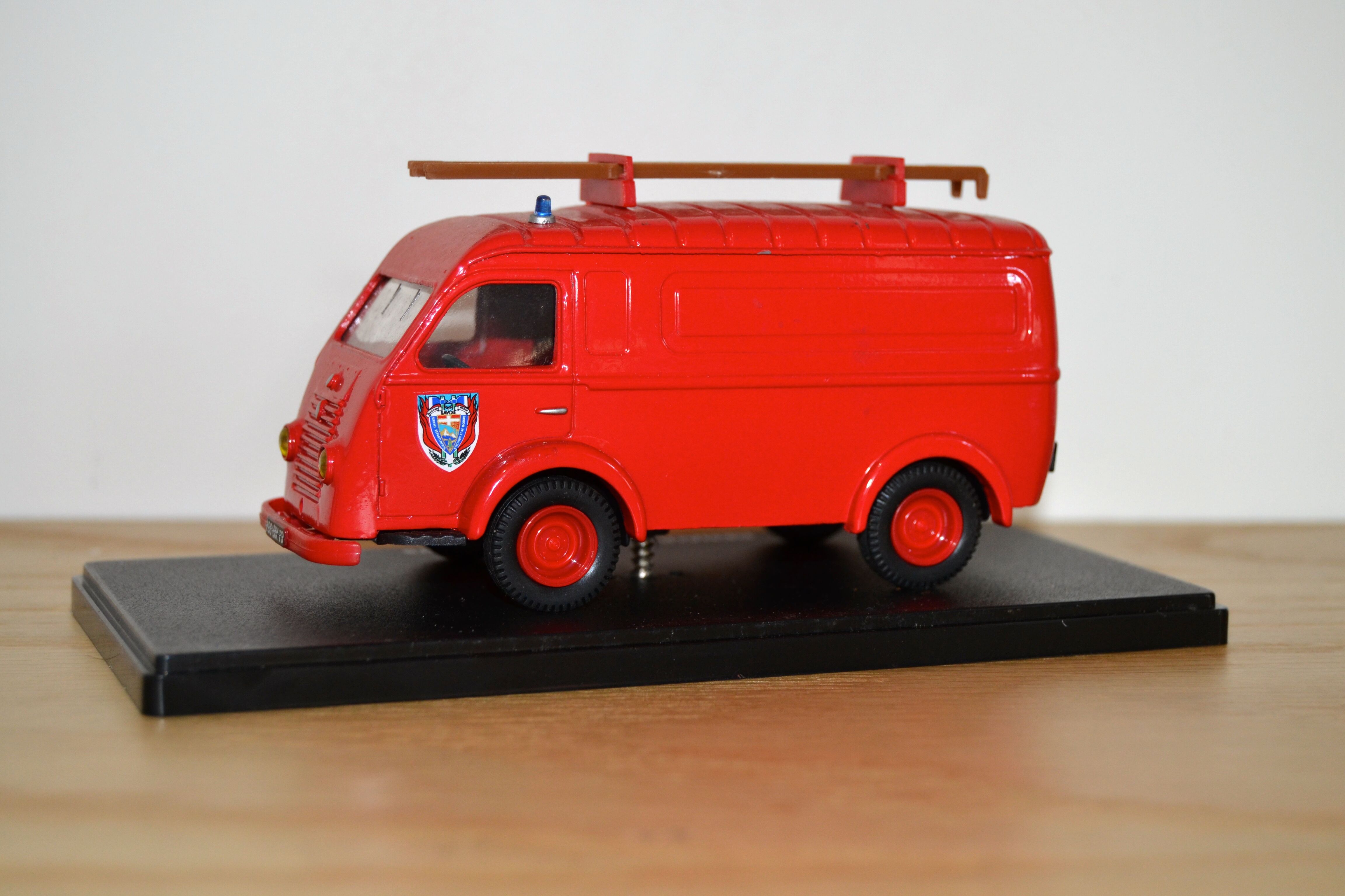 Renault 1000 kg fire 1/43 scale metal utilities small french 1950-1960