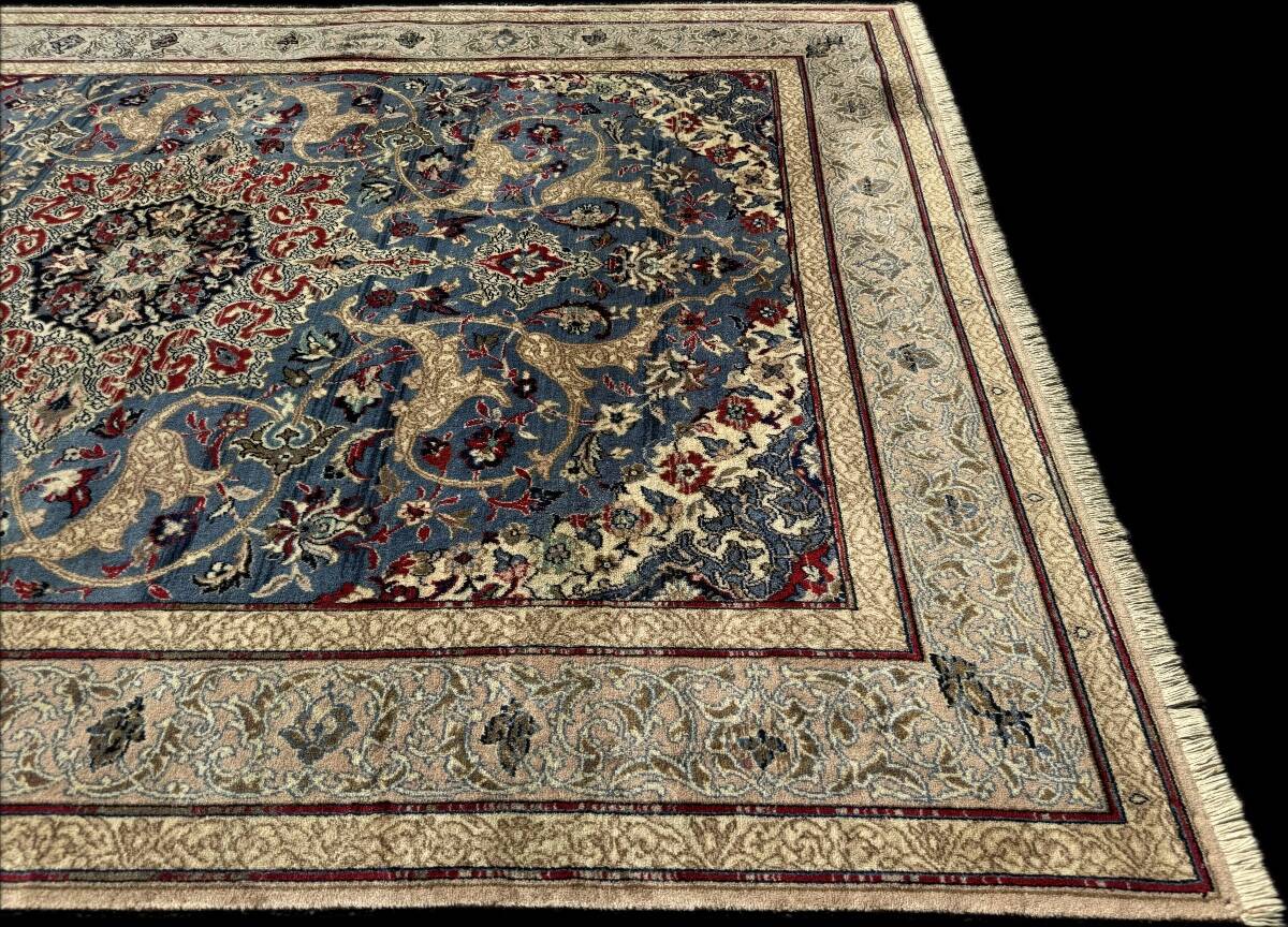 Louis de Poortere Persian-inspired rug 285x200 cm