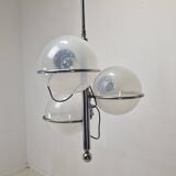 Lampe italienne chromée à trois globes en verre opalin – années 1970
