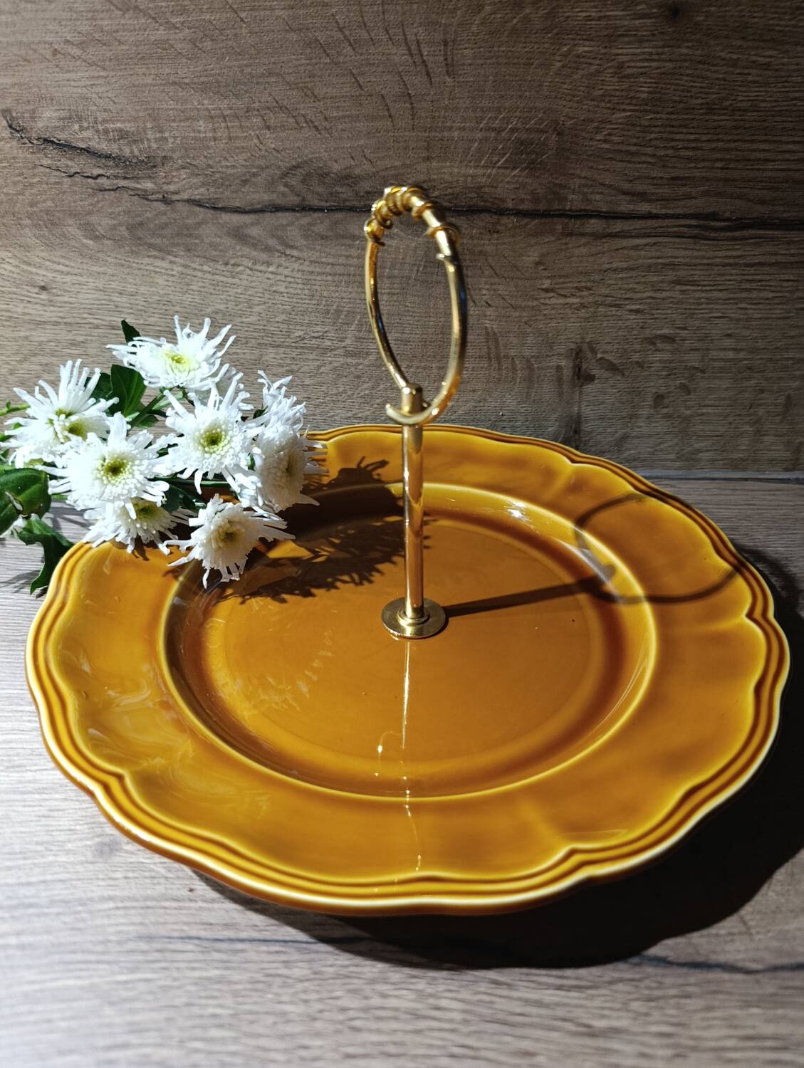 Louis XV style honey/ochre Lunéville cake stand 🍰 with handle