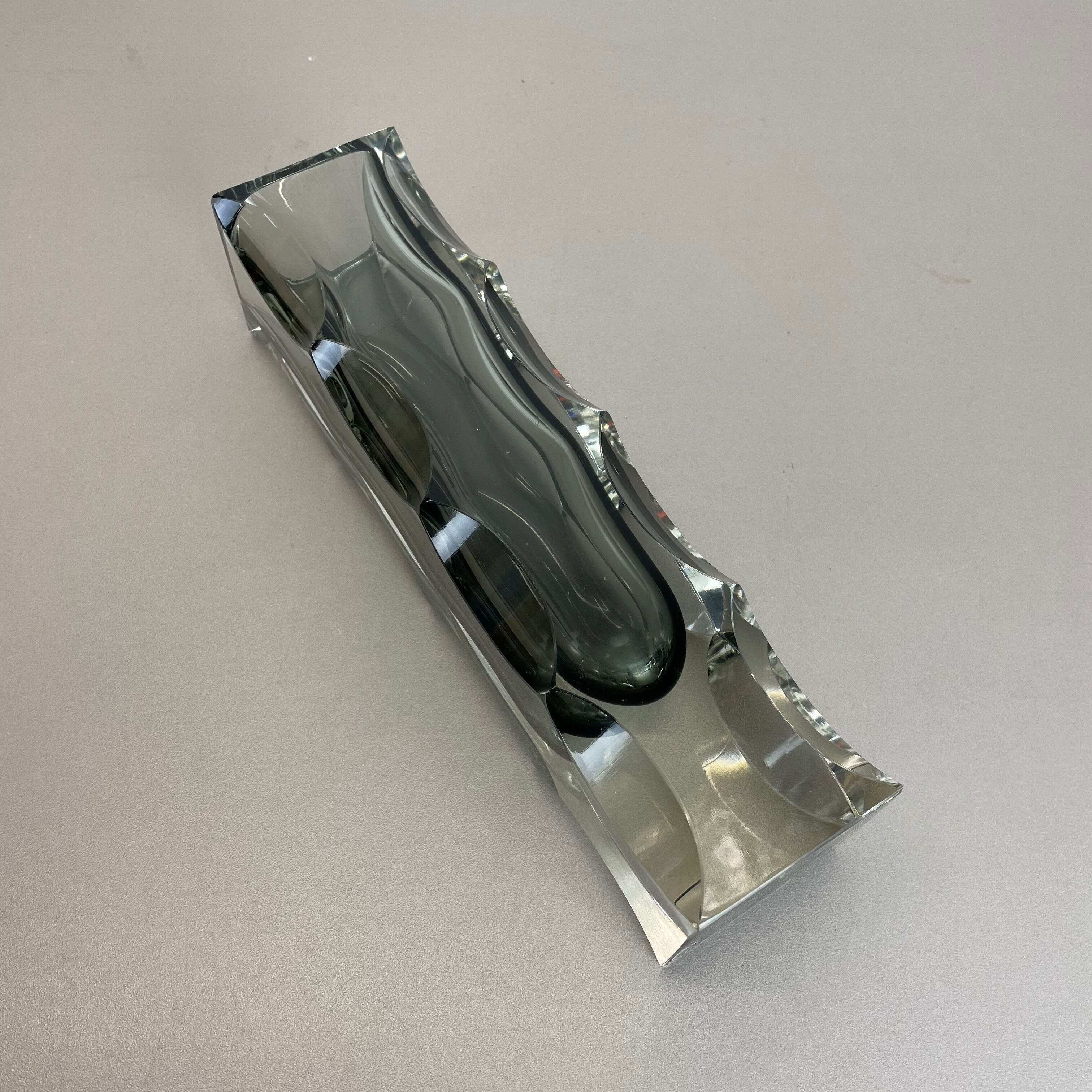 Extra Large Mandruzzato Faceted Glass Sommerso Vase Made in Murano, Italy 1970s