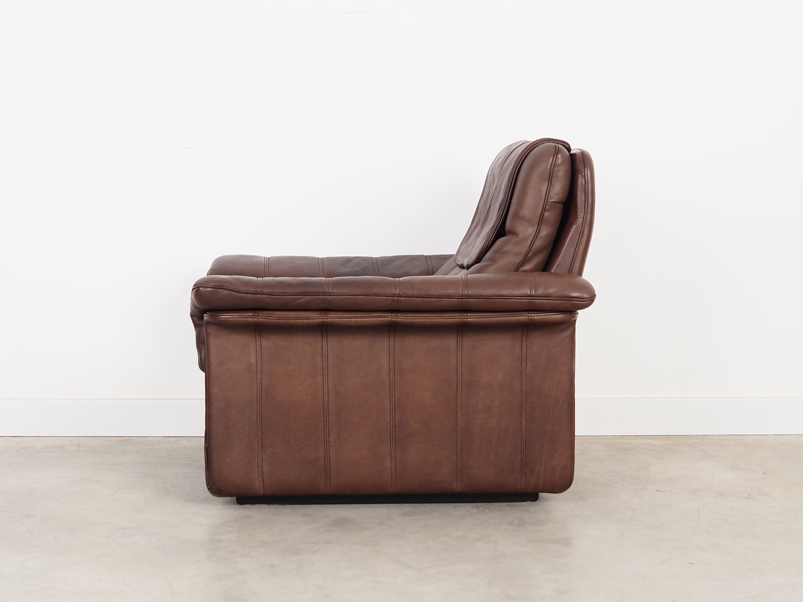 Fauteuil en cuir marron, design suisse, années 1970, fabrication: De Sede