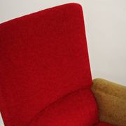 Fauteuil tissu rouge et jaune moutarde style bouclette 1970