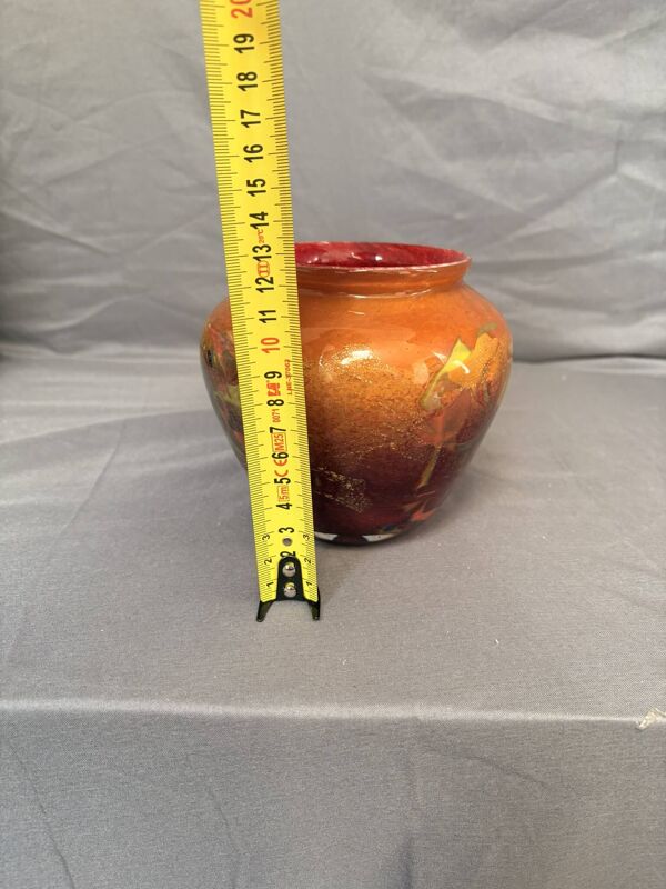 Vase, cache-pot Art déco en pâte de verre soufflé rouge et orange laqué marmoréen, signé et daté