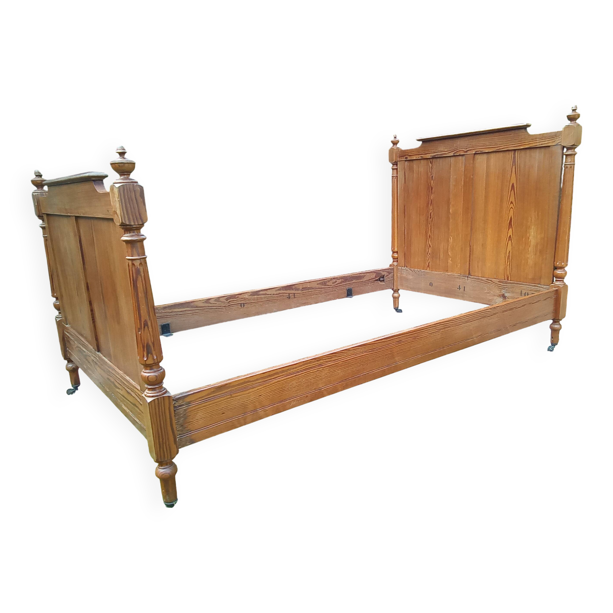 Single pitch pine bed