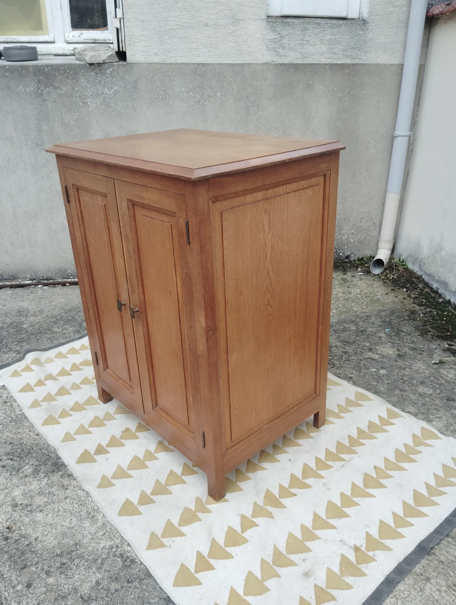 Small oak buffet Parisian style