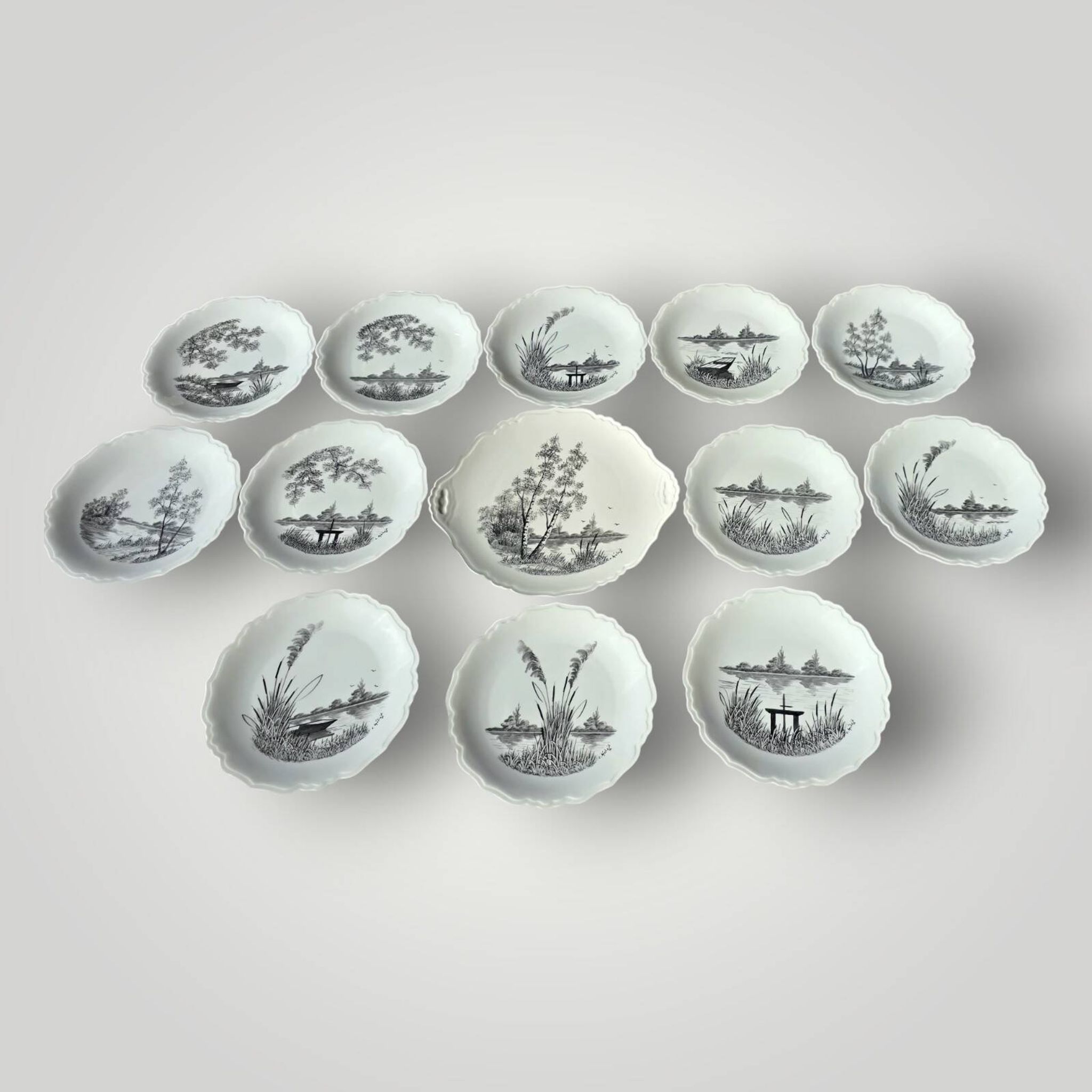 Service de 13 assiettes vintage de Limoges décorées à la main