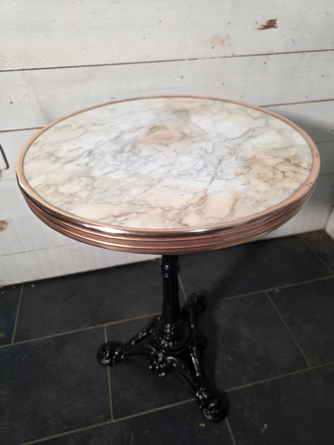 Guéridon de bistrot dessus marbre et laiton pied fonte