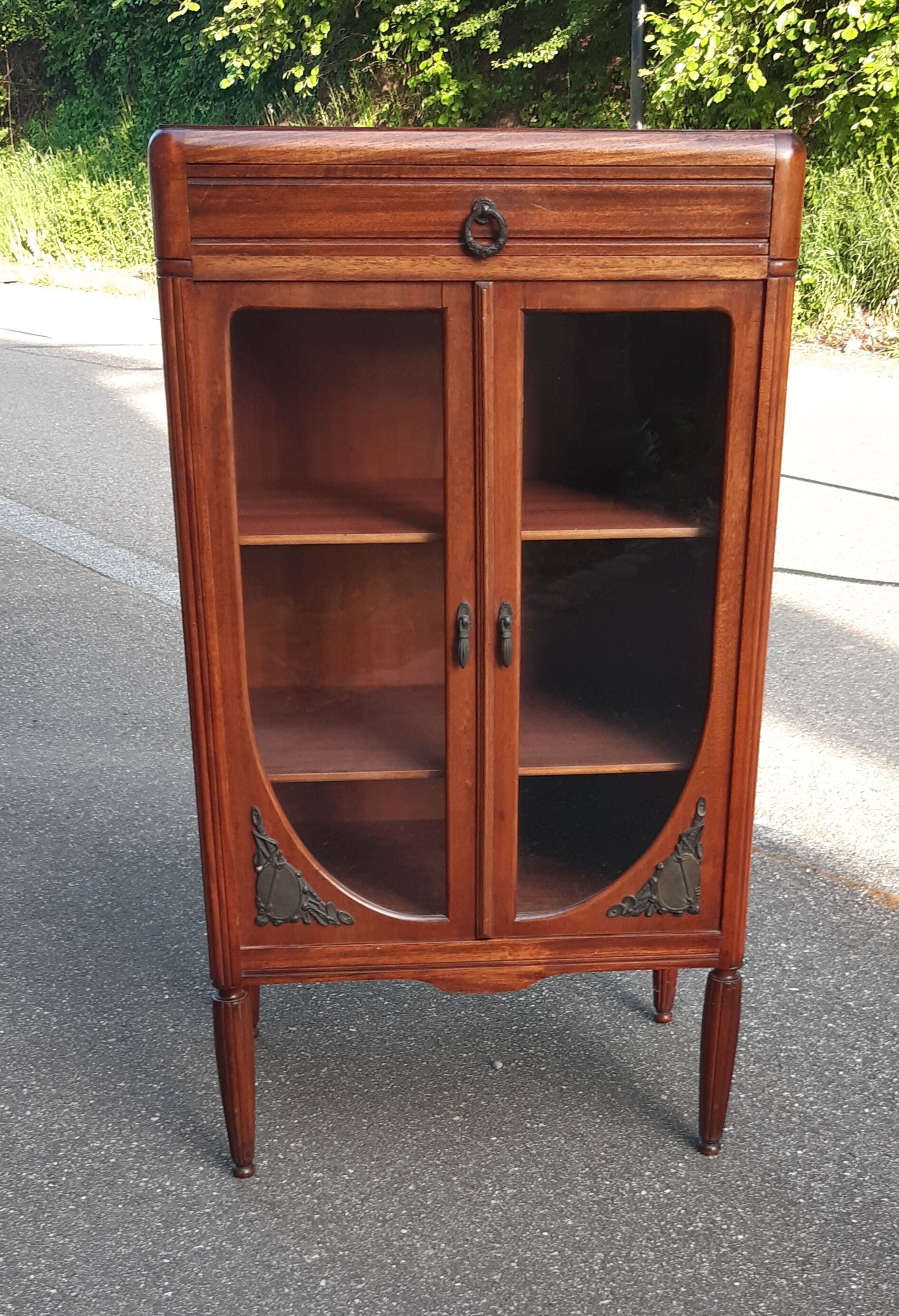 Vitrine style Louis XVI
