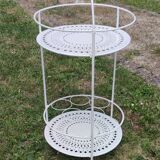Serving table 1970
