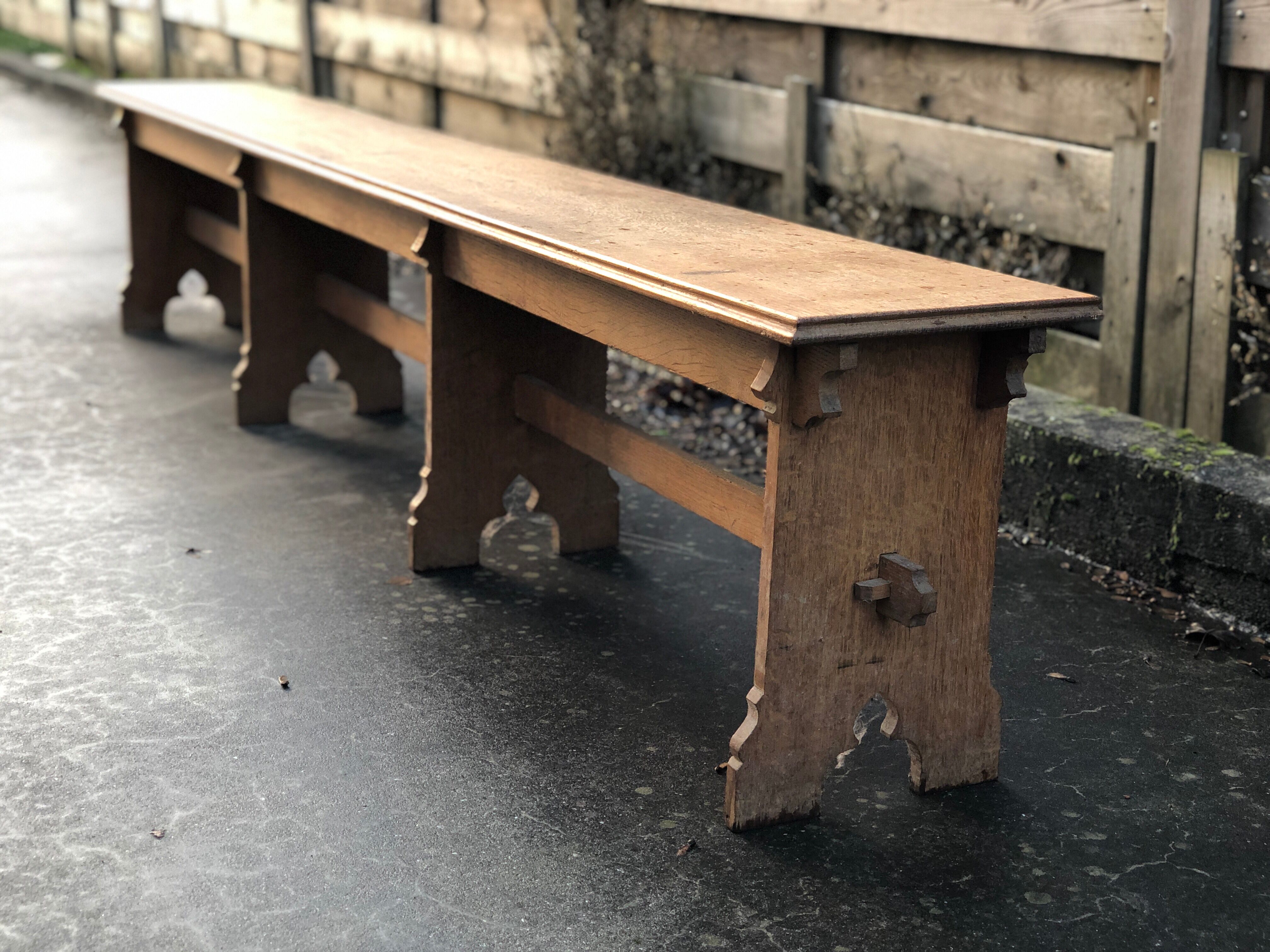 Bench in oak