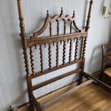 Paire de lits en bois sculpté