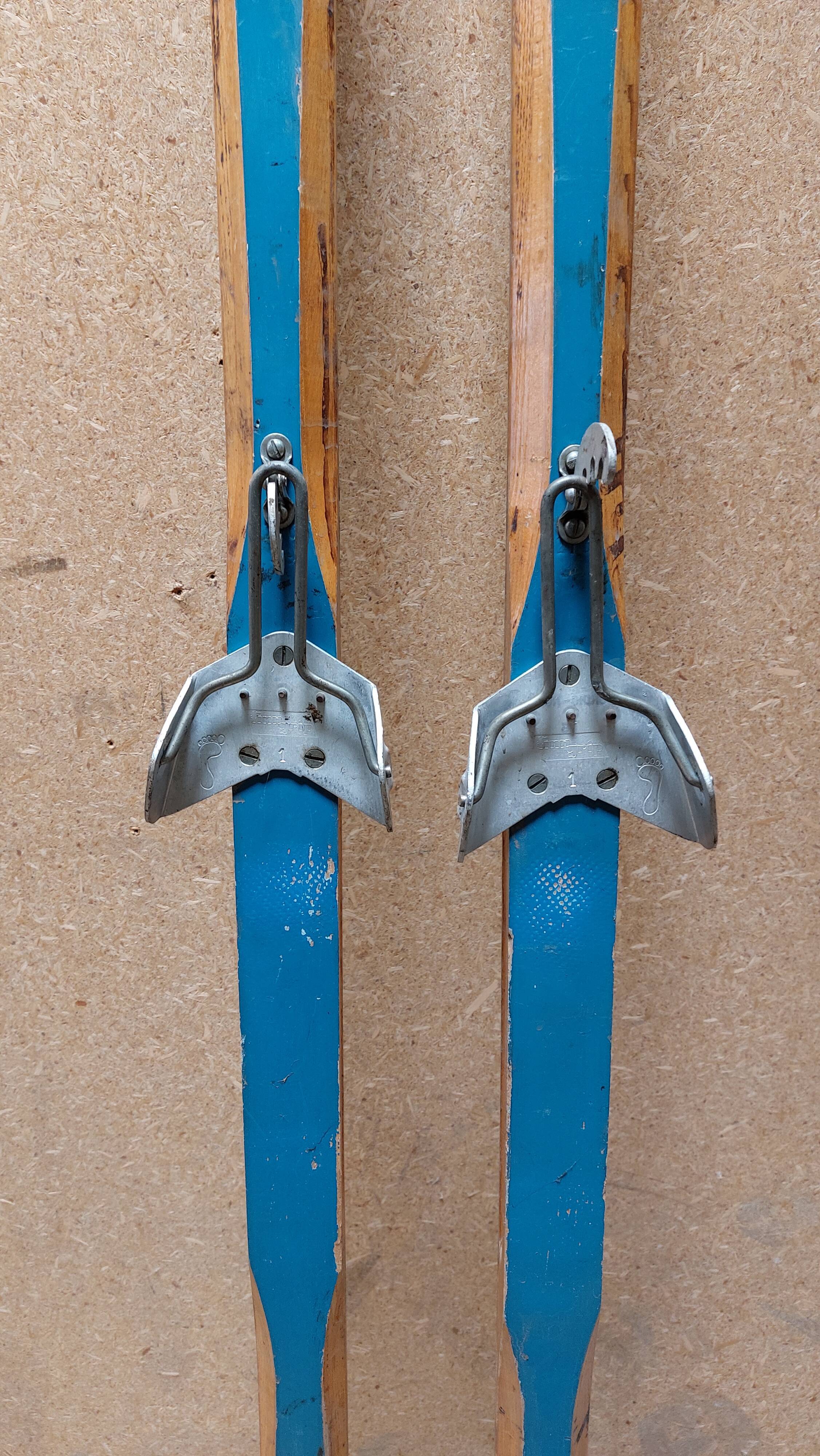 Pair of vintage wooden skis 206 cm color Blue
