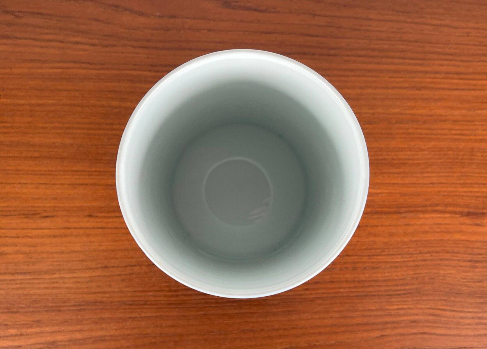 Vintage peacock vase in German porcelain by Bjørn Wiinblad for Rosenthal, 1970s.