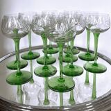 12 Verres à vin blanc en cristal taillé