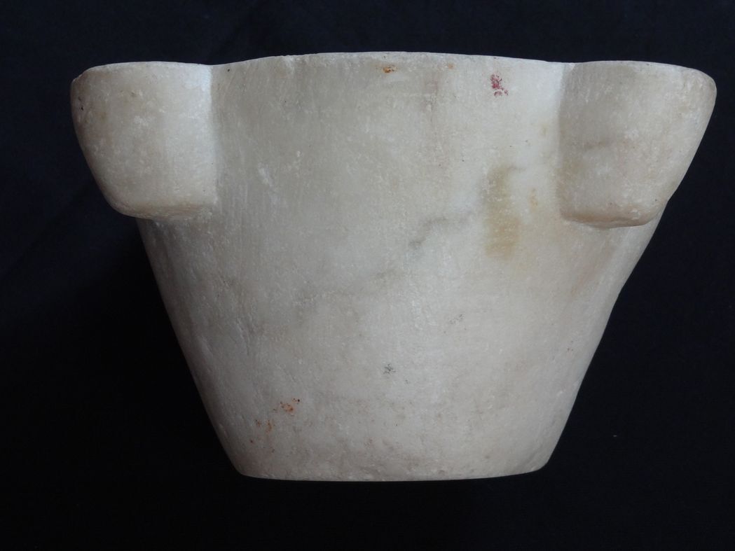 Carrara marble mortar of nineteenth century 26 x 13 cm