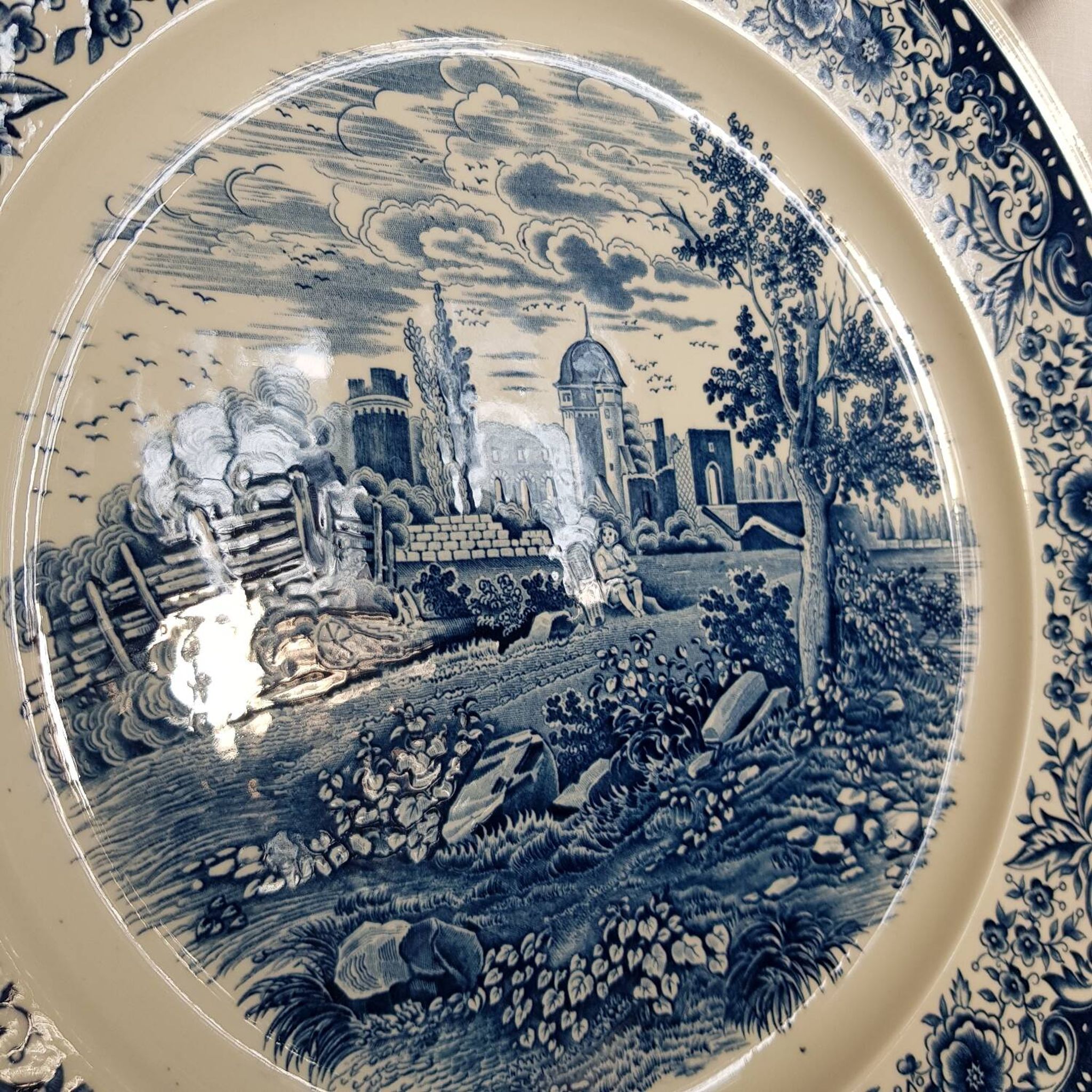 Grand plat de service rond en porcelaine Château Bleu de Villeroy & Boch