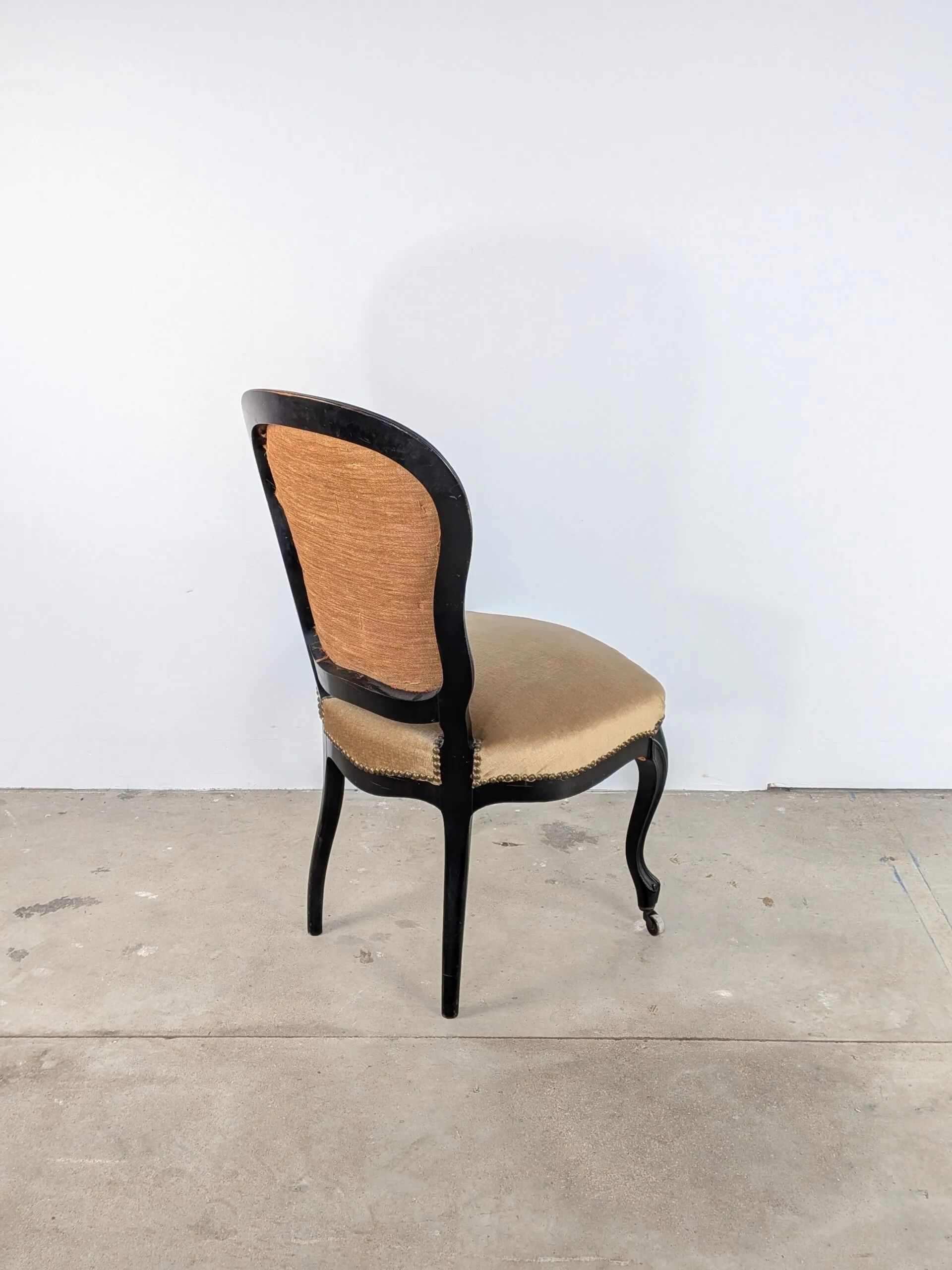 Neo-classical chair on wheels