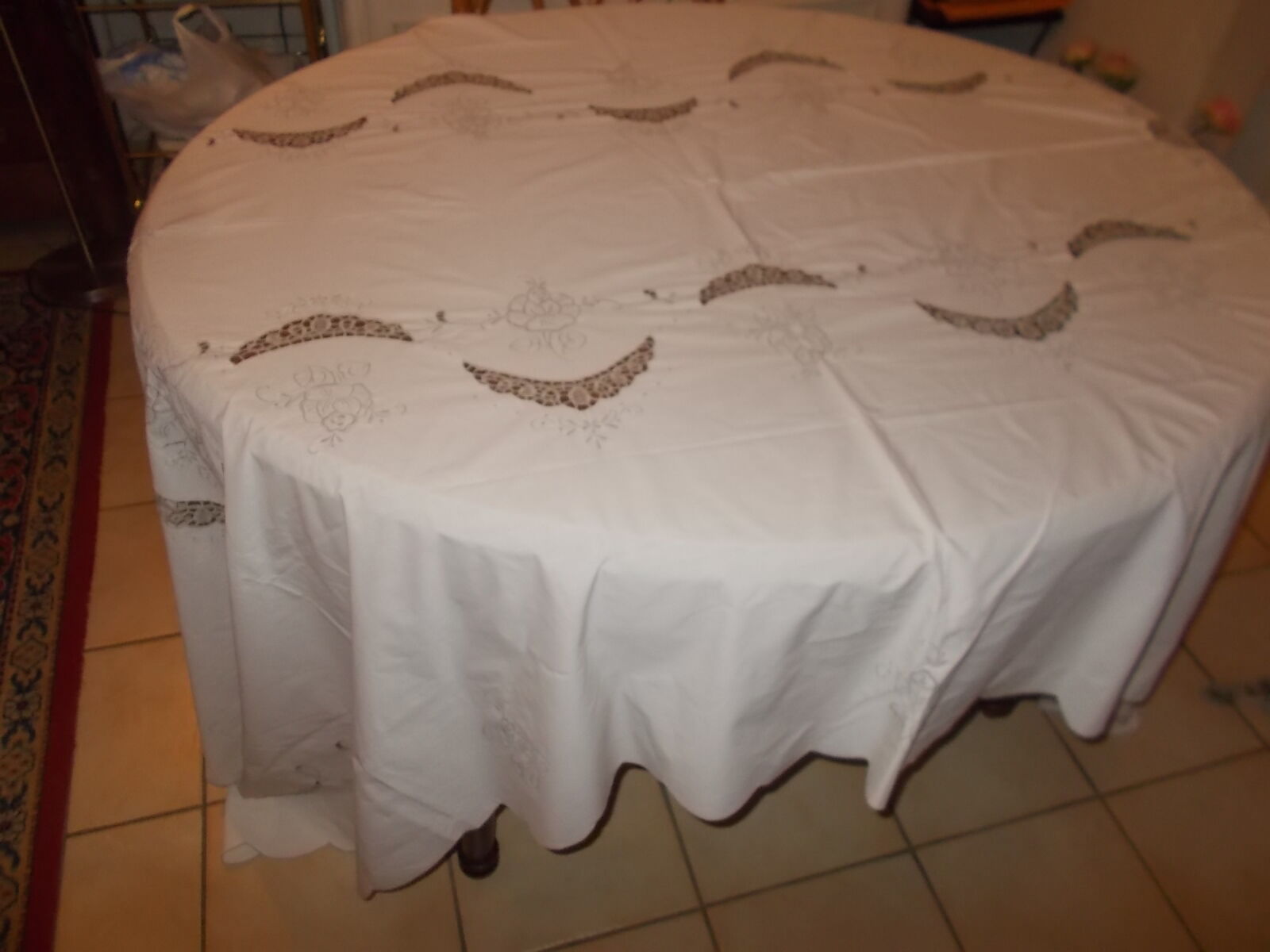 Vintage embroidered tablecloth 250 x 170 and 12 towels