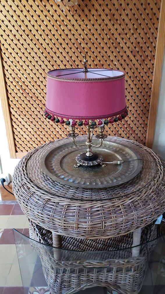 Desk lamp foot claws