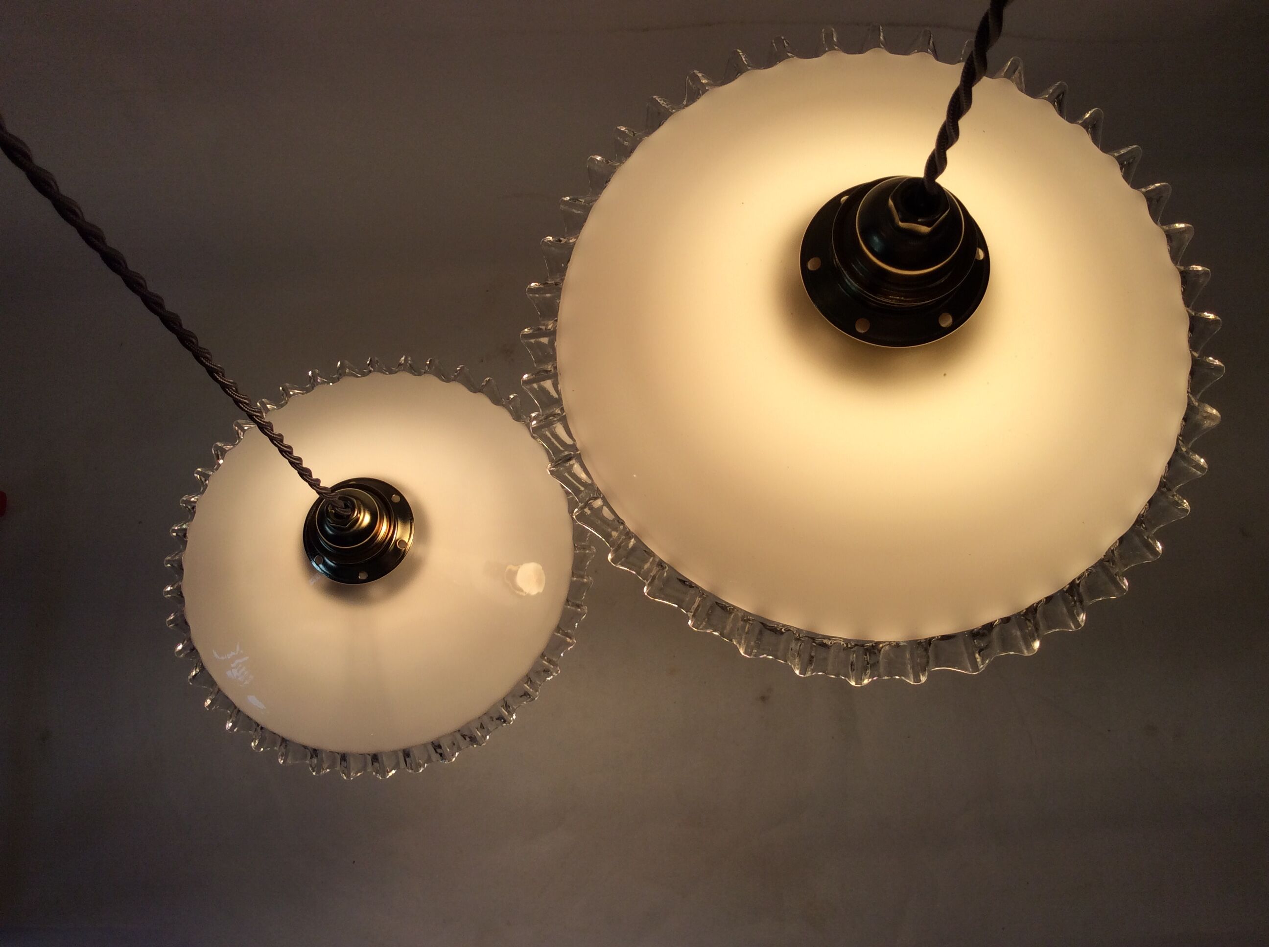 Duo of hanging lamps in opaline