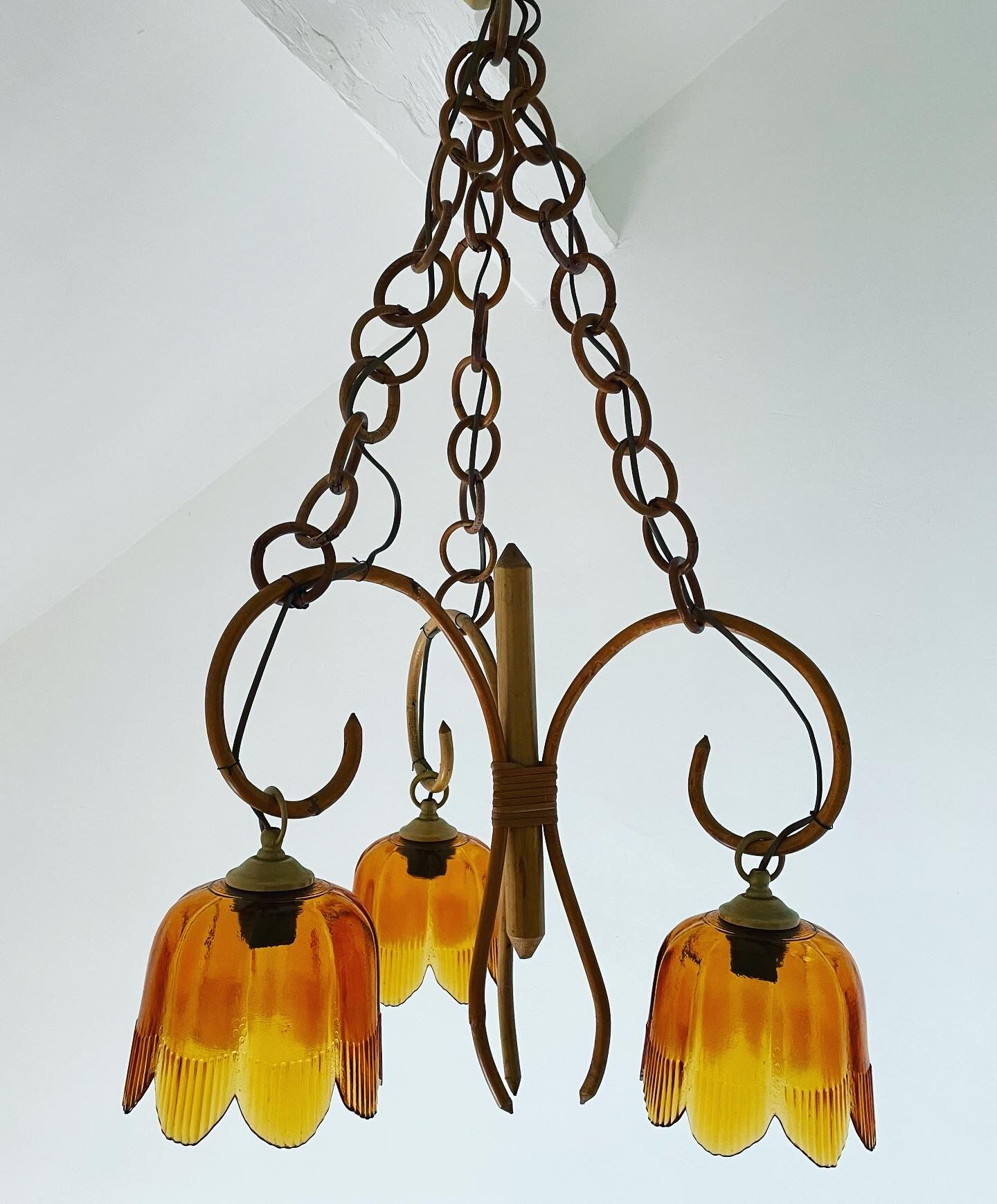 Vintage chandelier with 3 burners in rattan and bamboo