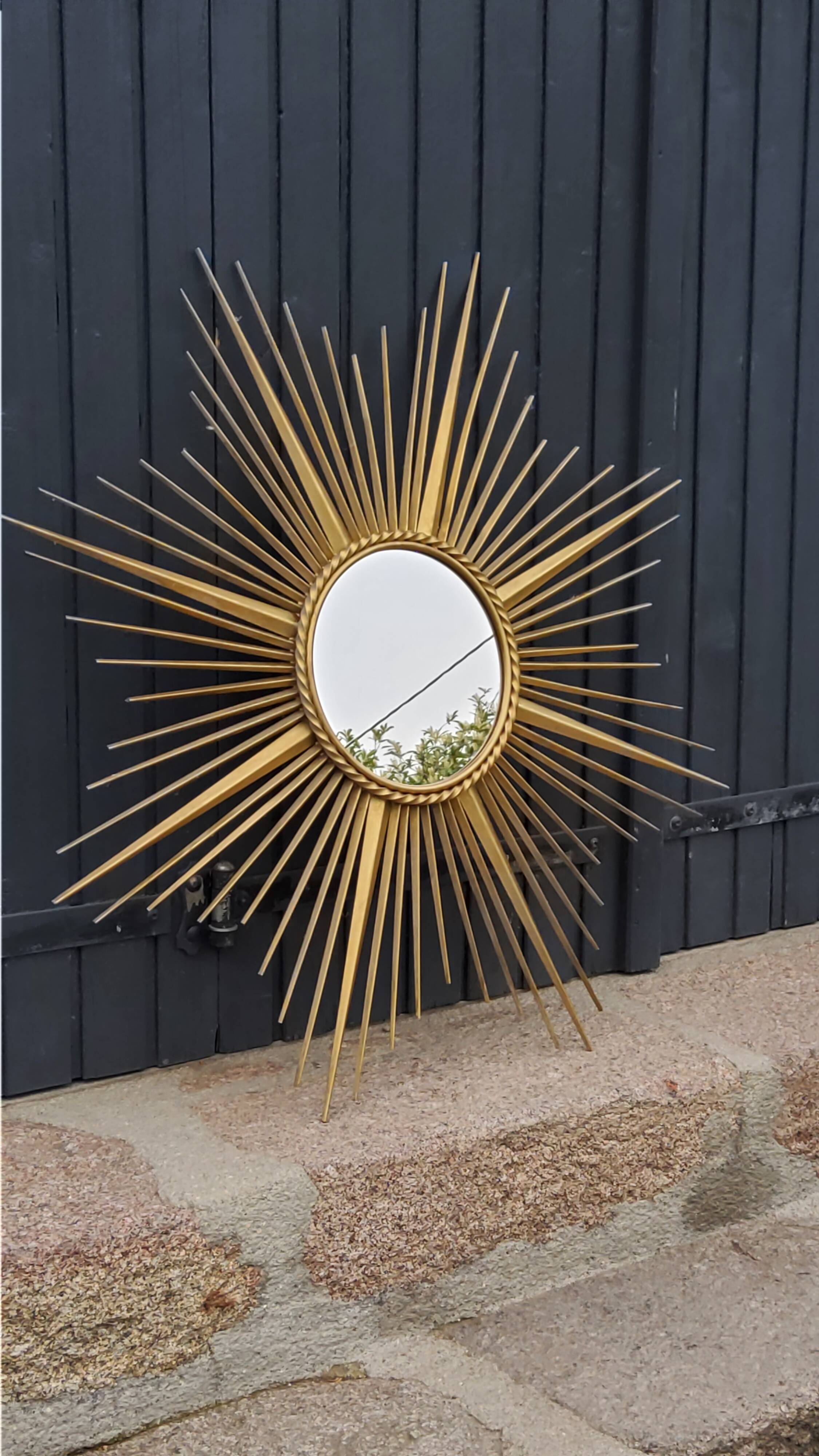 Miroir soleil Chaty Vallauris en métal doré