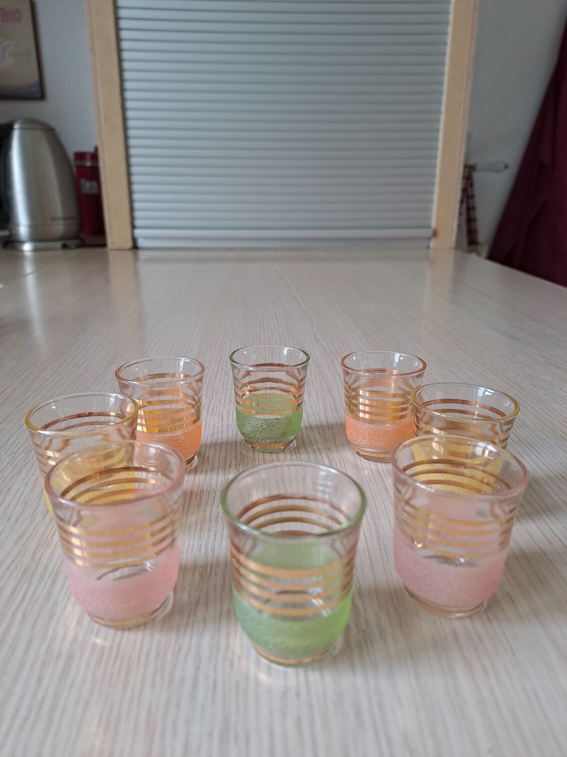Suite de 8 verres granité