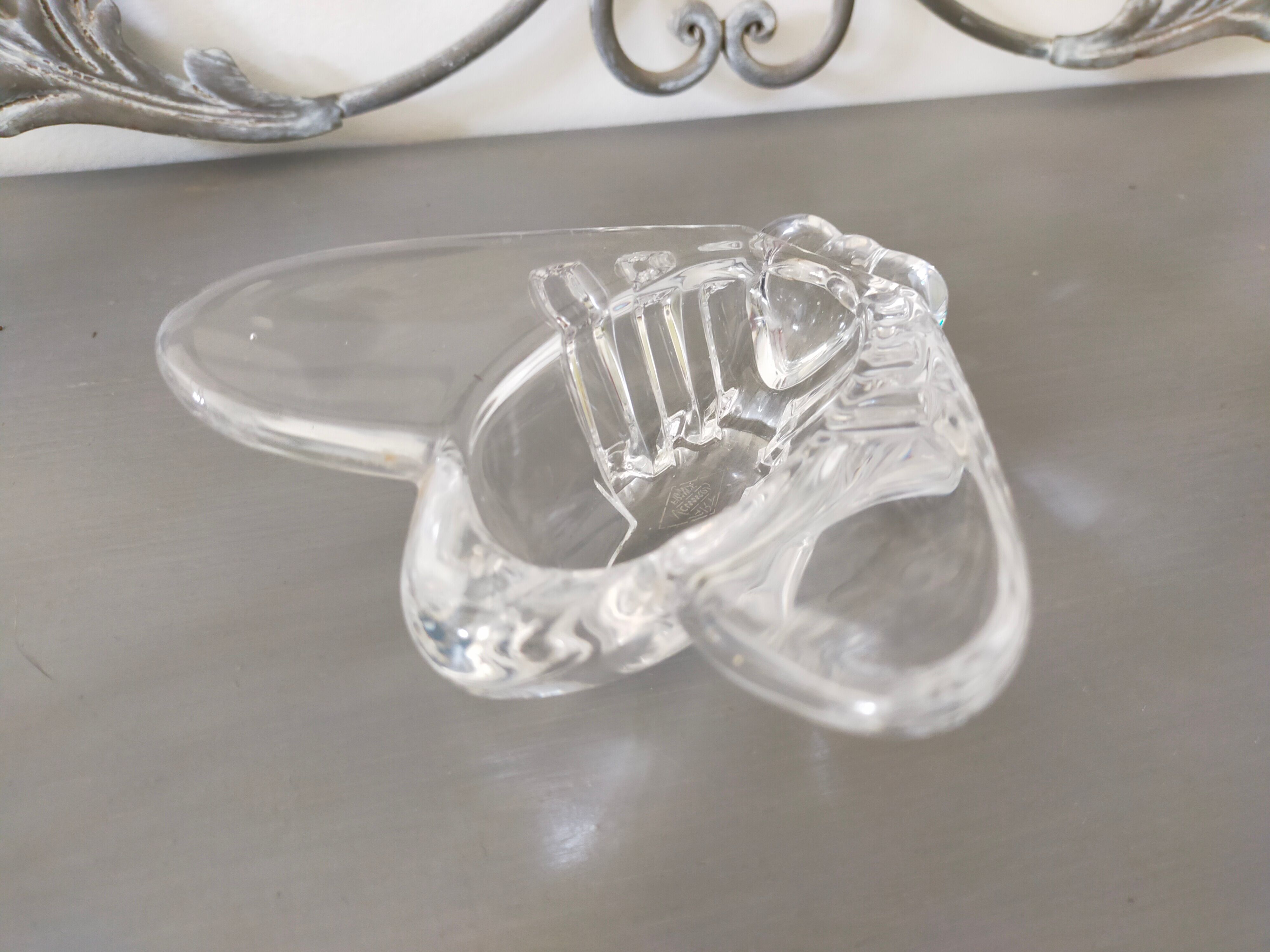 Vacuum pocket crystal old bee or fly valves