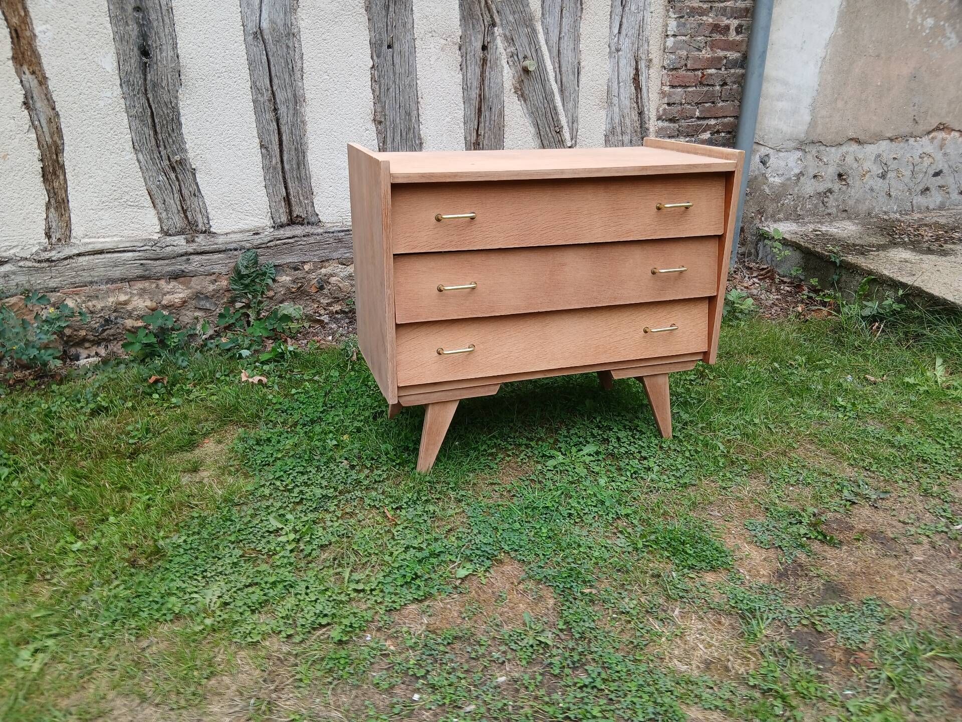 Commode 3 tiroirs pieds compas bois brut