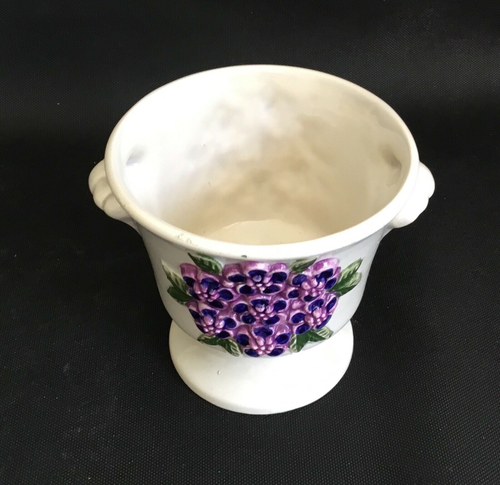 Ceramic pot holder carries purple plant Ljung Rosa suede