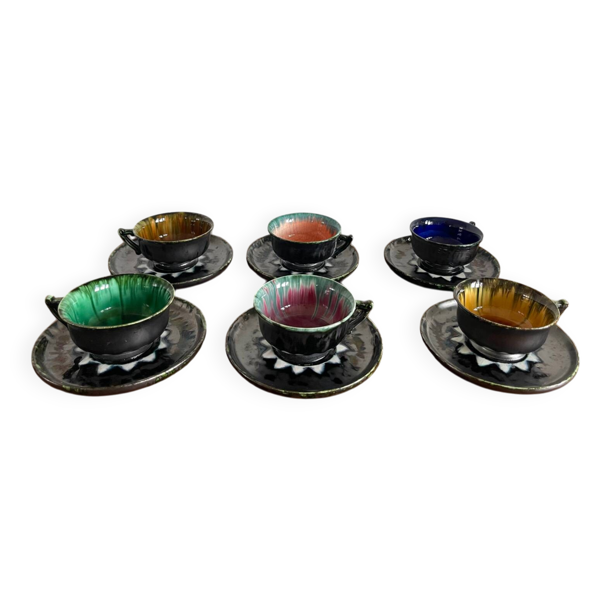 6 tasses en faïence de Quimper.