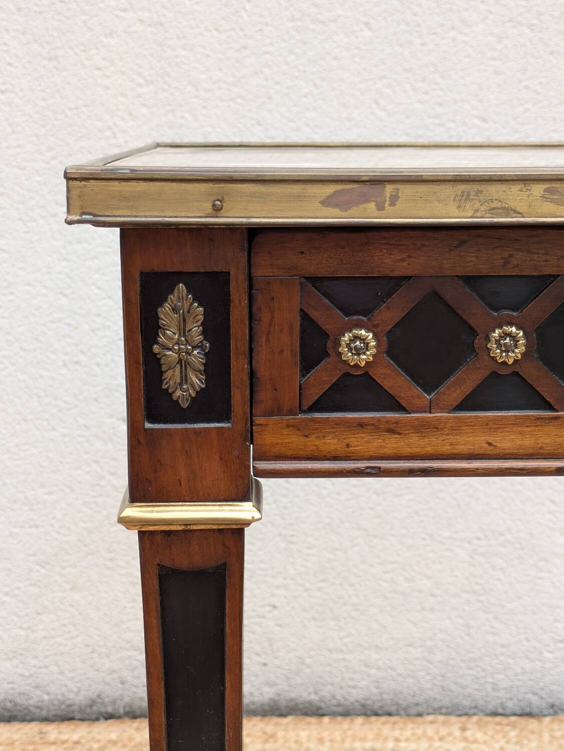 Table d'appoint style Louis XVI, marbre, début XXème, estampillée