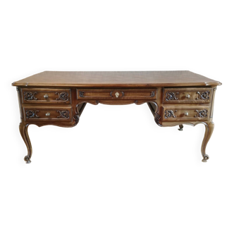 Bureau style Louis XV en noyer