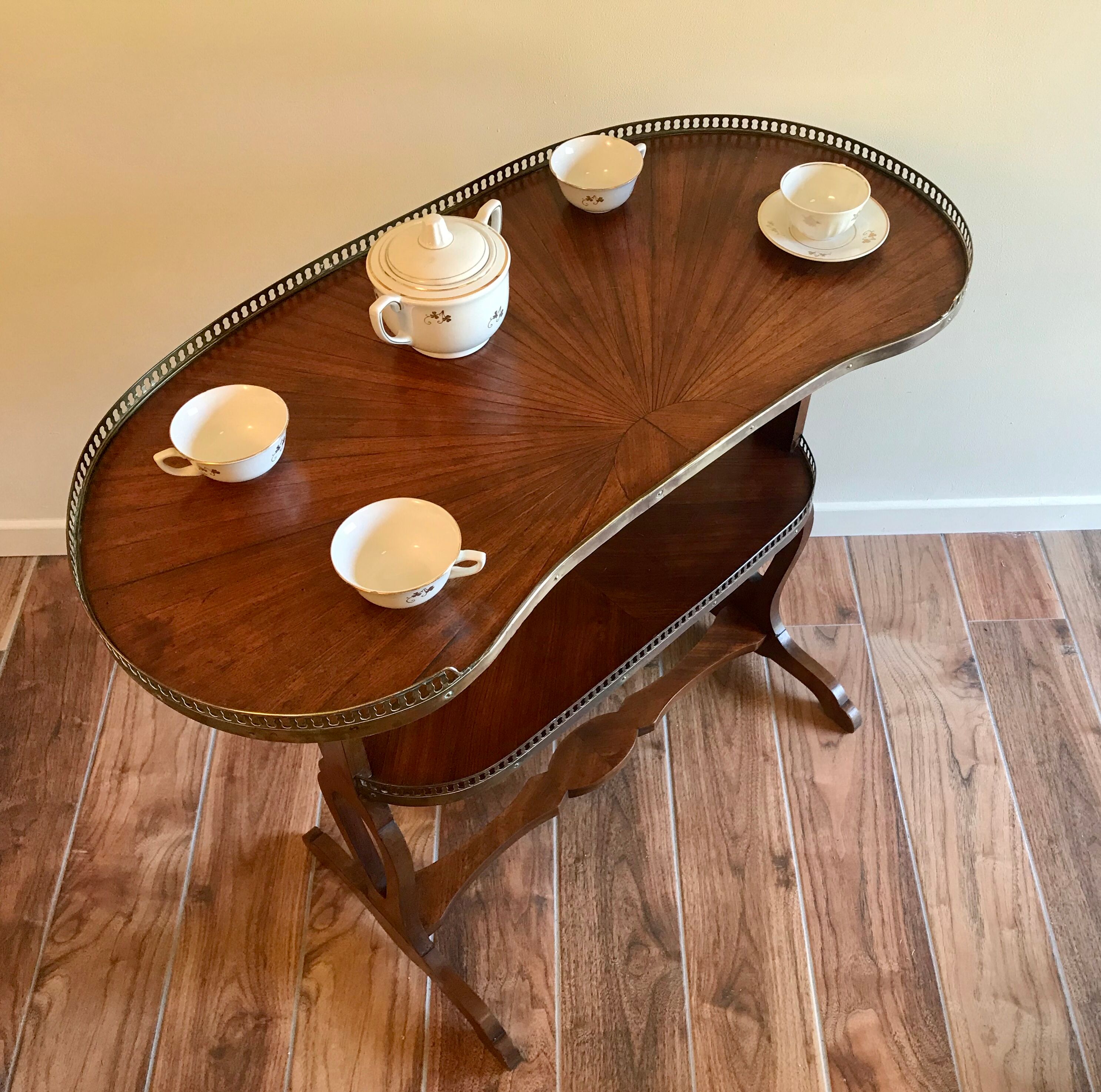 Desserte table d’appoint style Louis XVI