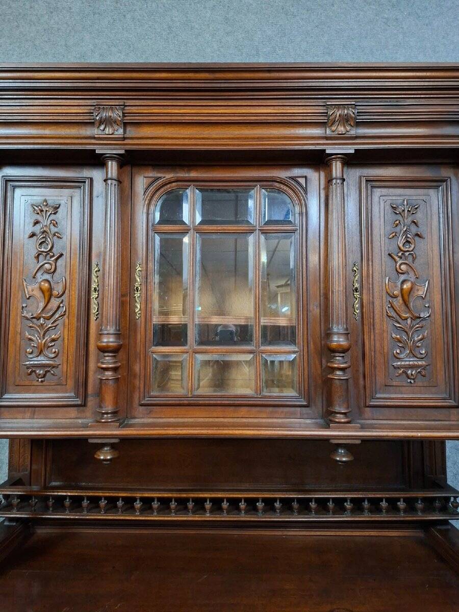 Buffet deux corps richement sculpté – Style Henri II en noyer