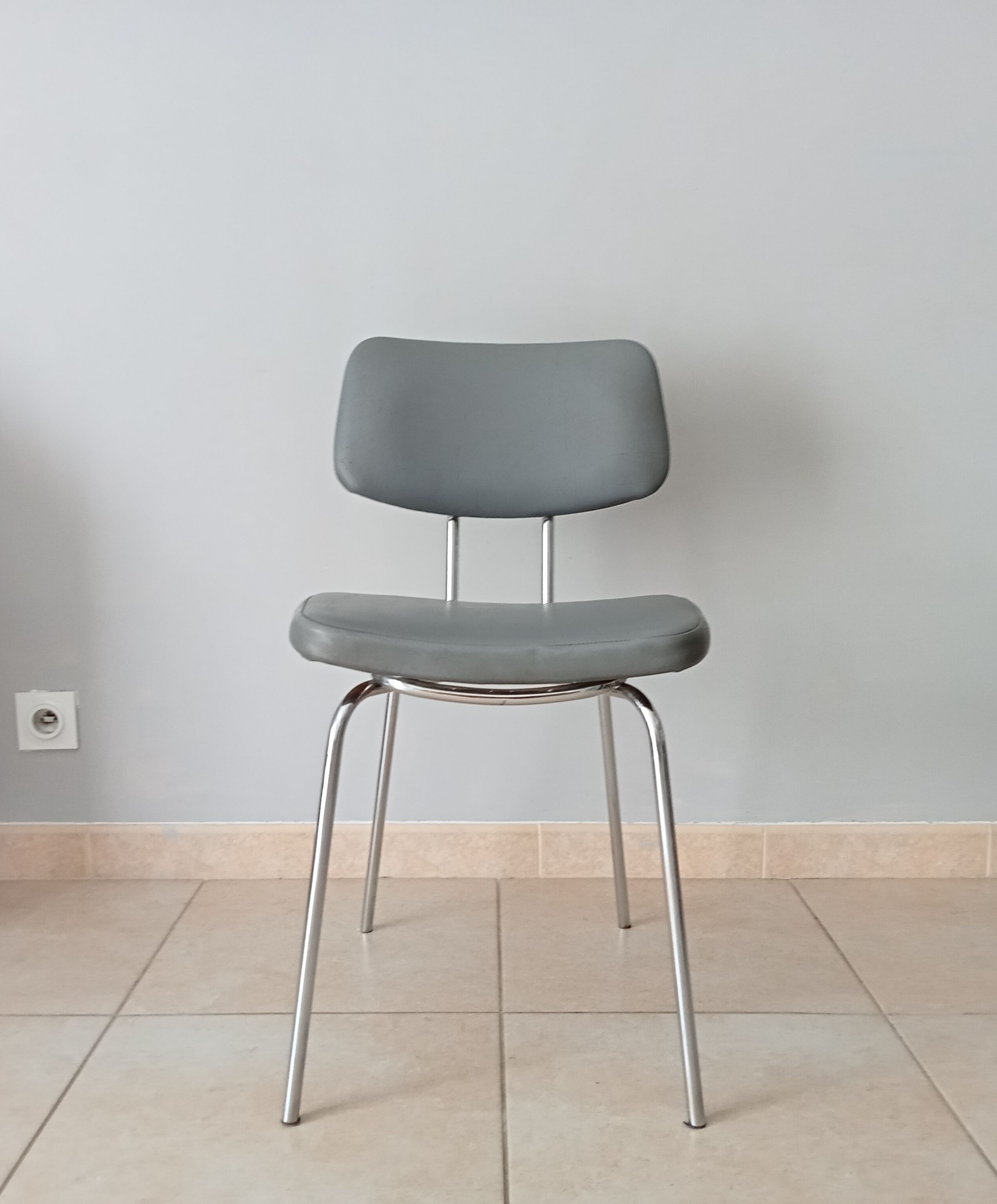 Vintage chair in skai and chrome 1950s