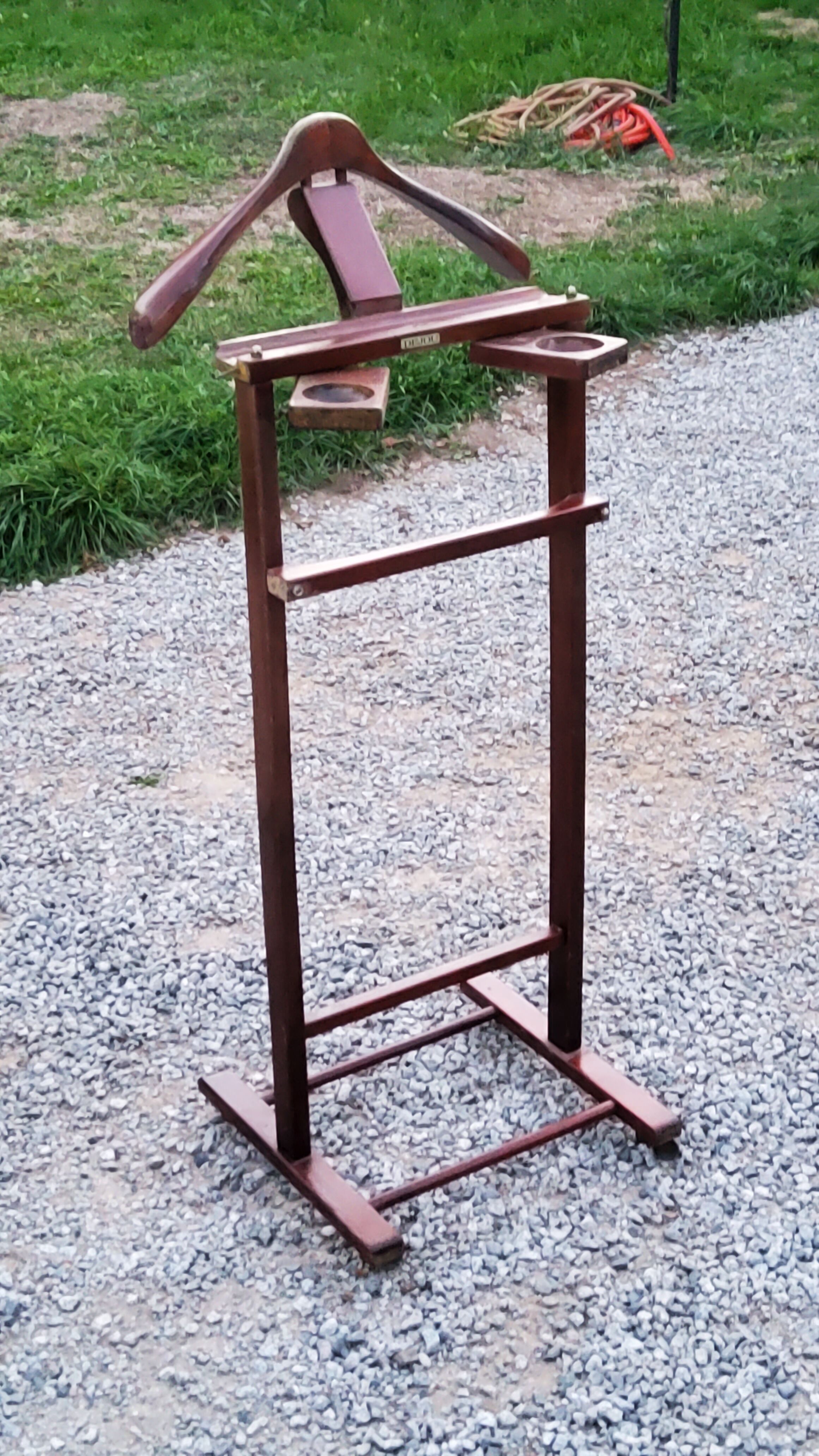 Mahogany stained wood valet Dejou editor