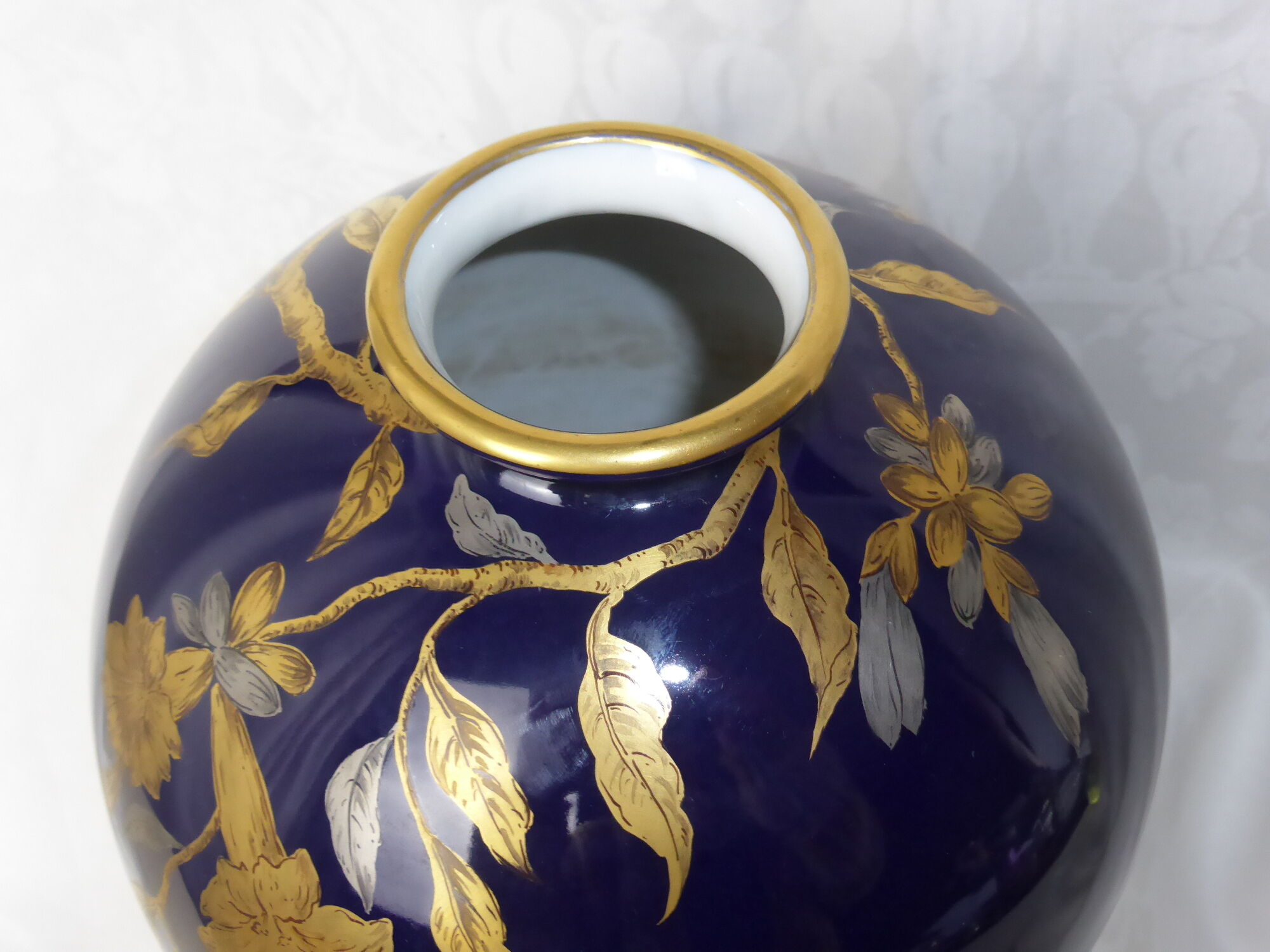 Vase in Limoges porcelain midnight blue signed Chaufriasse-Diam. 20cm