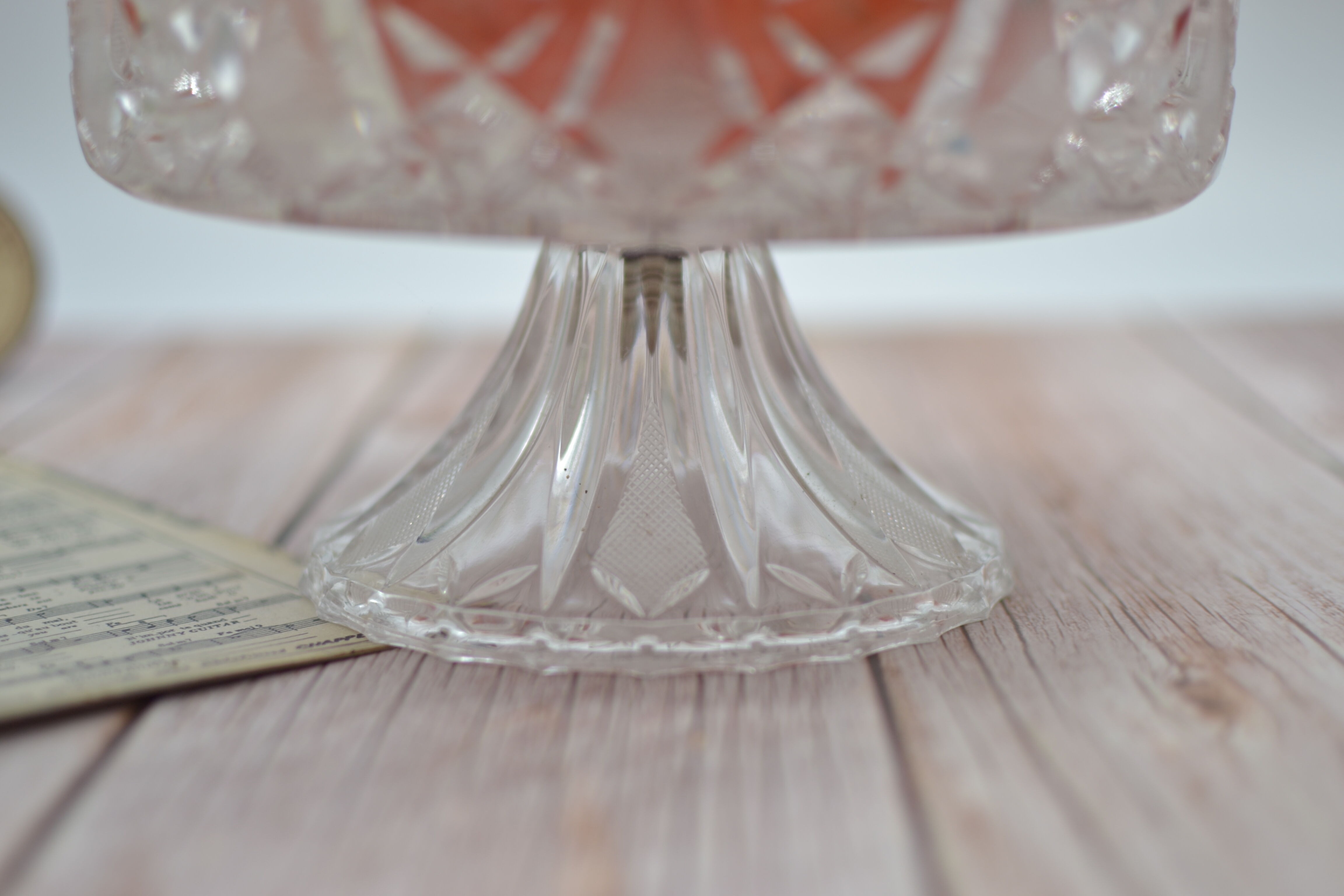 Crystal fruit cup with rounded edges