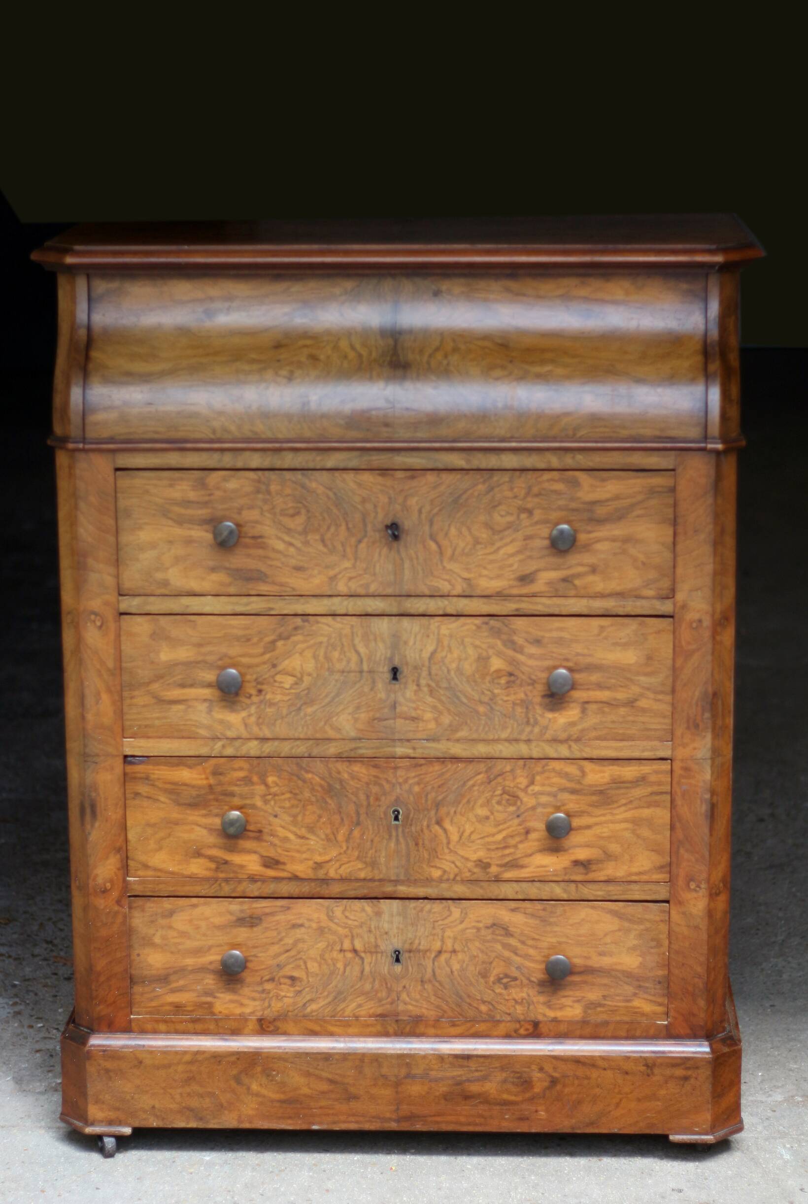 Classy dressing table in mahogany burl (19th century).