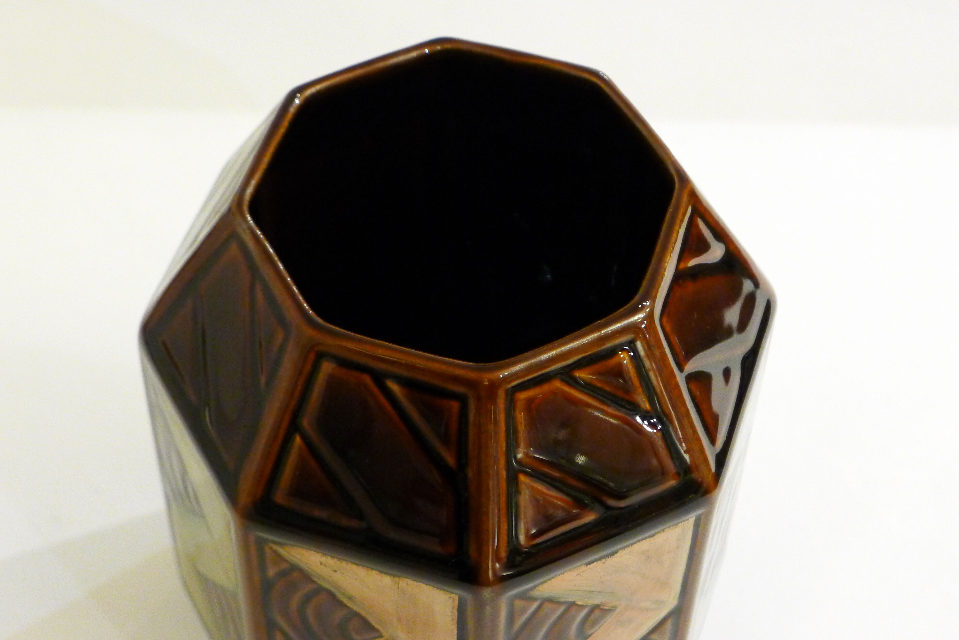 Vase St-Clement copper graphic decoration