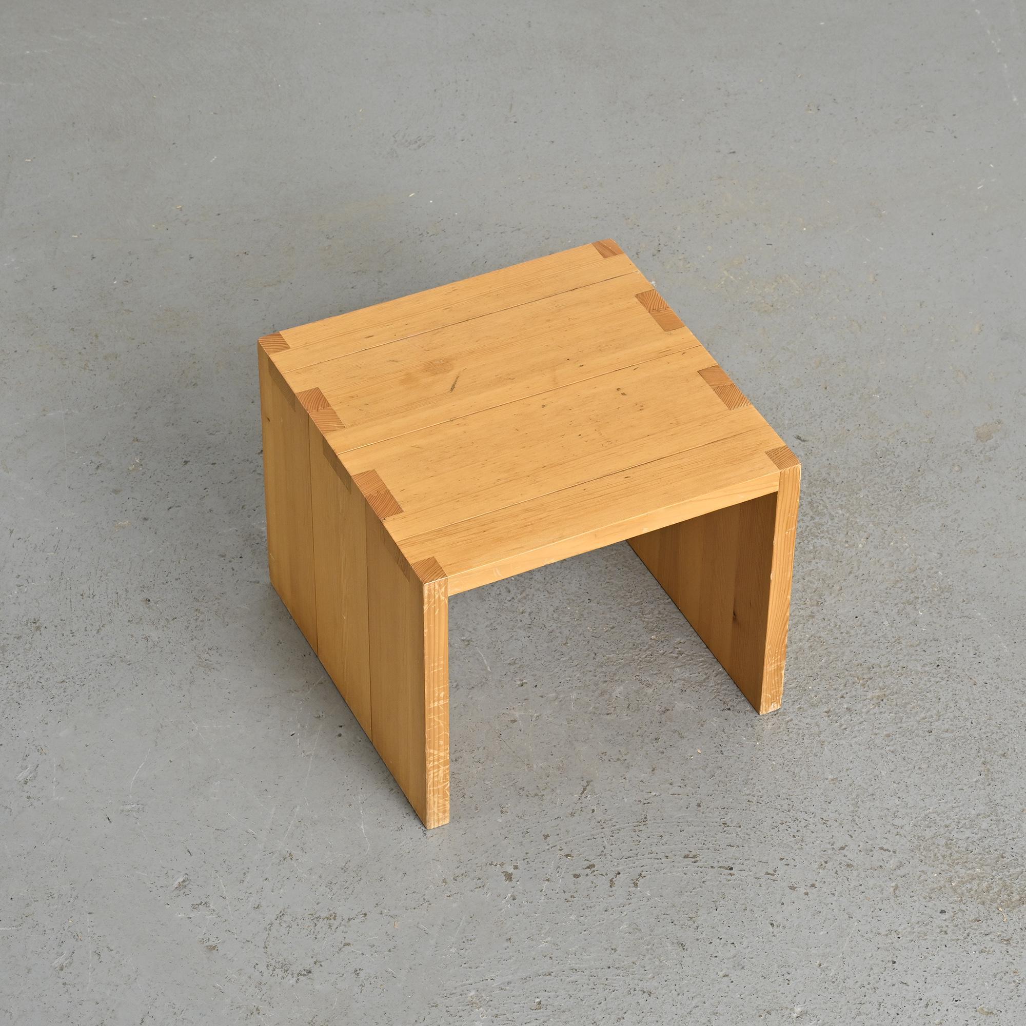 Occasional table in solid pine, Les Arcs, France, around 1970.