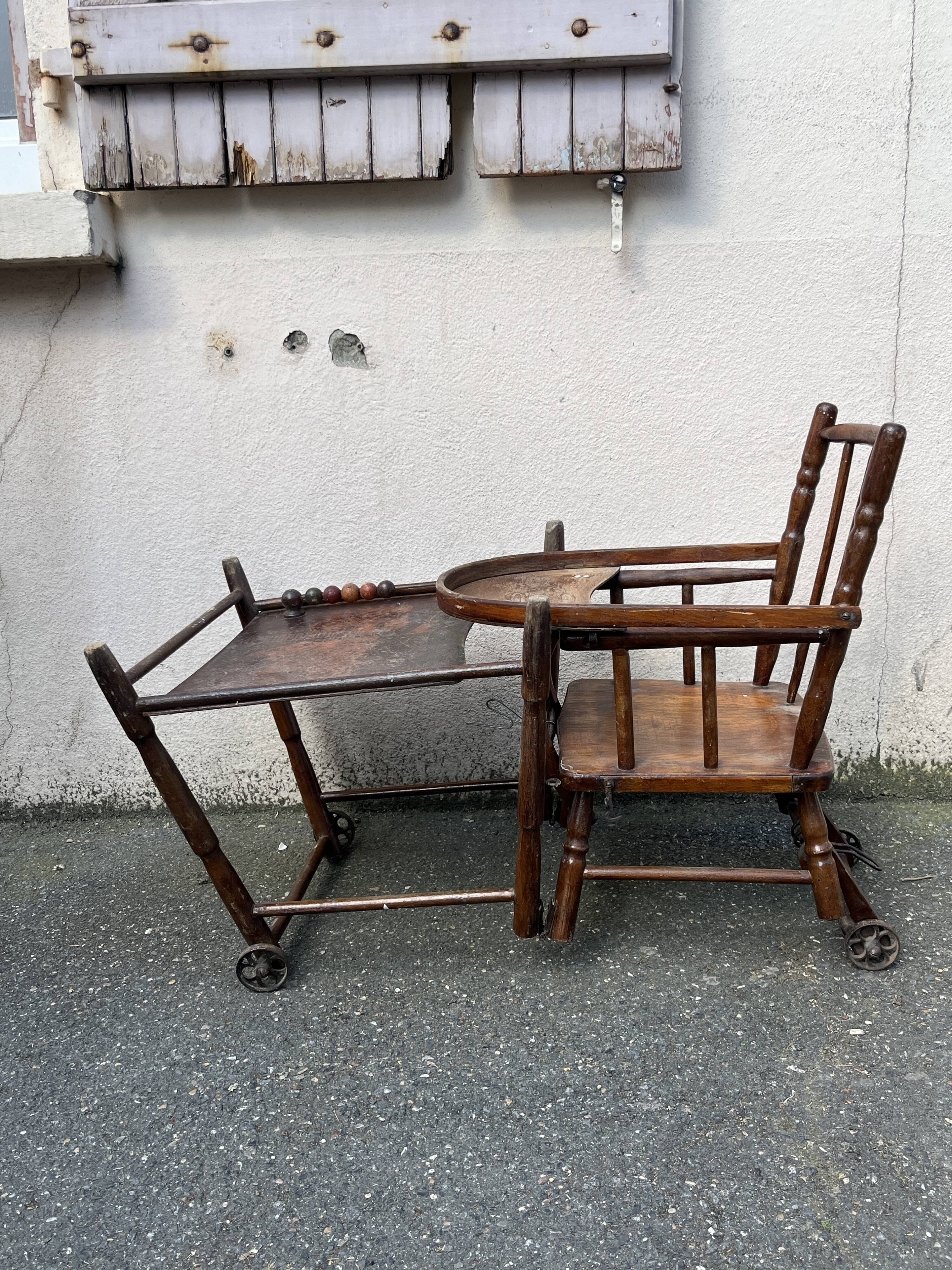 Chaise haute pour bébé en bois transformable en petit bureau des  année 50