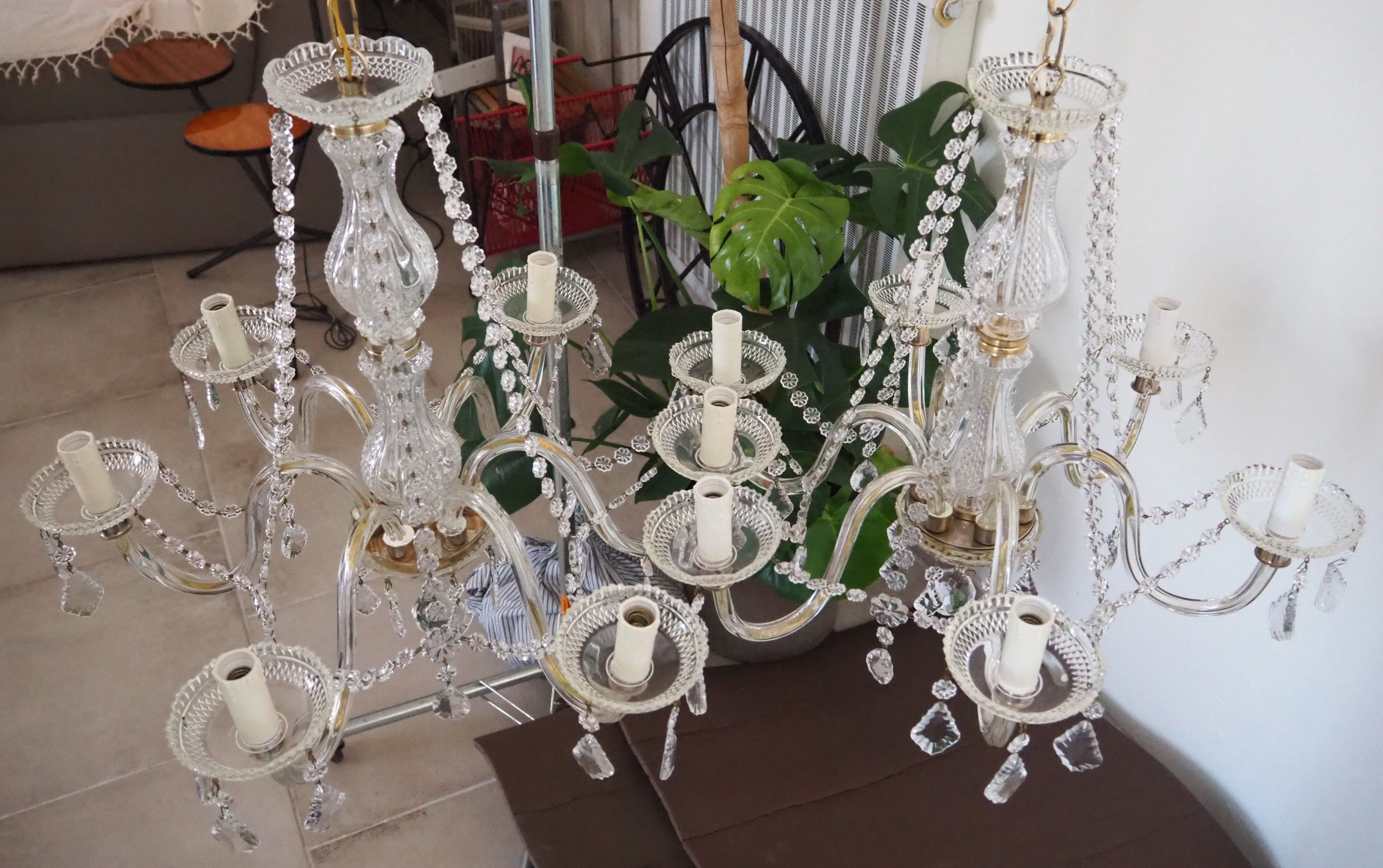 6-light chandelier with tassels