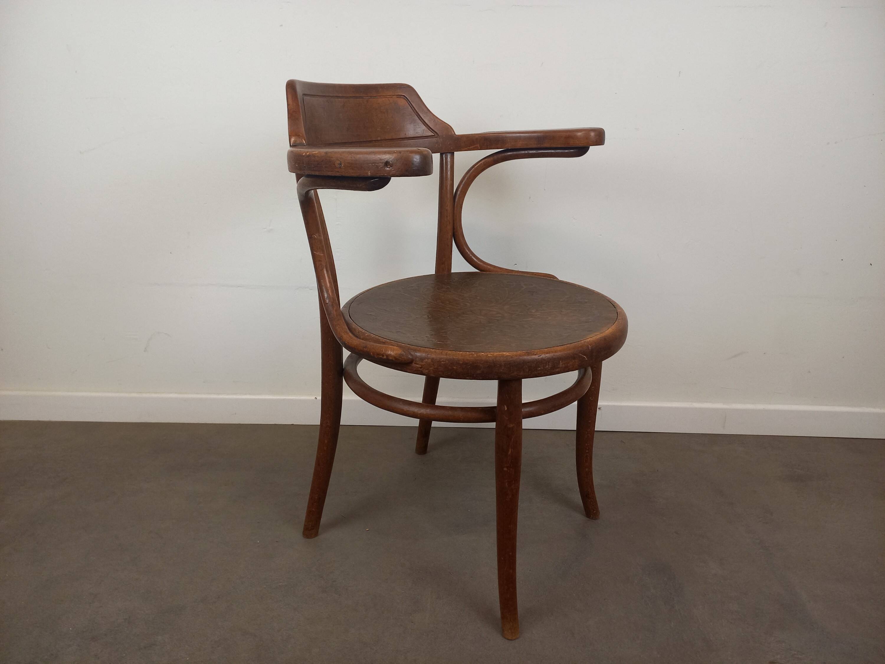 Bentwood chair Thonet