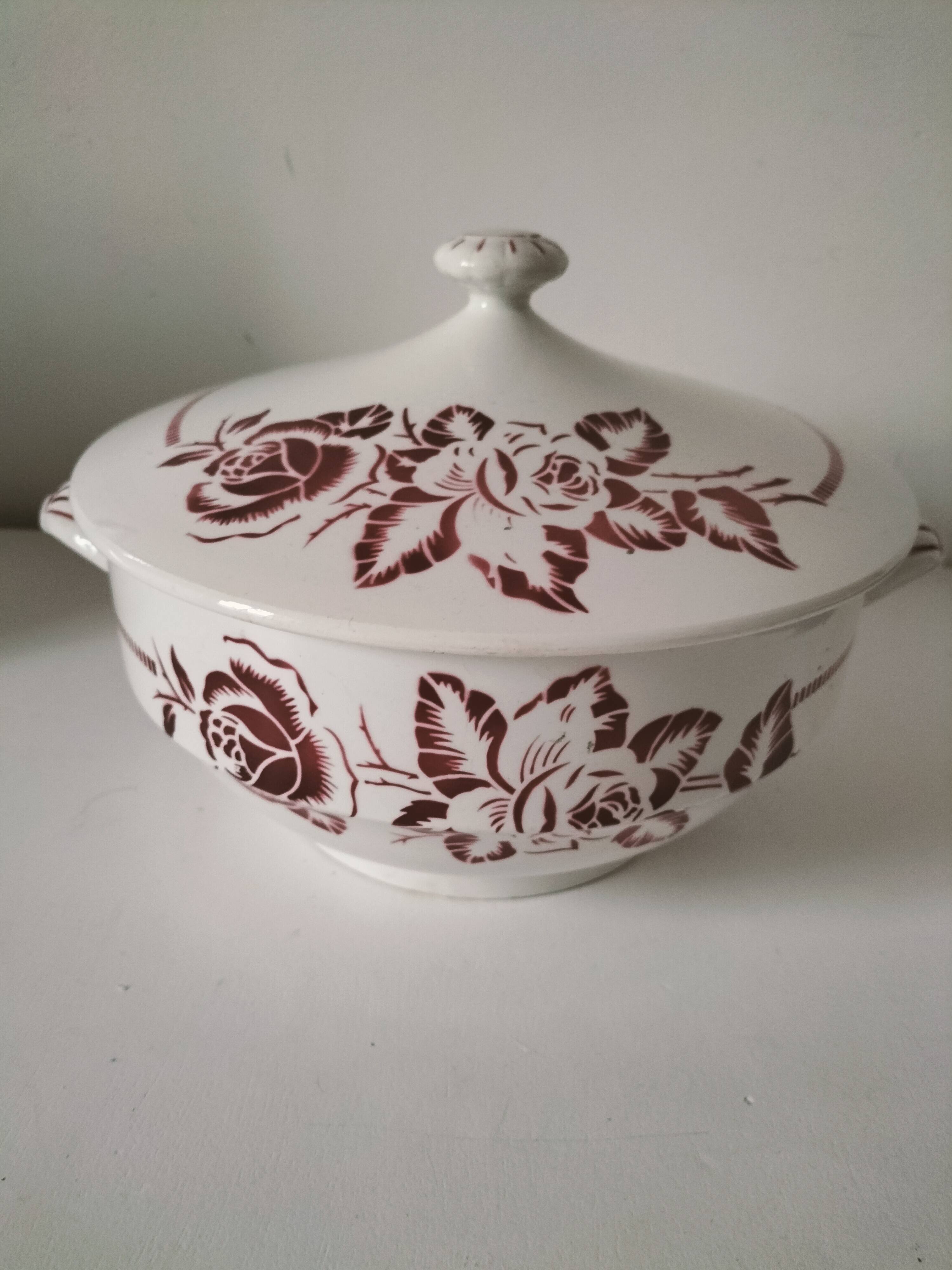 Digoin Sarreguemines Atlantic pattern tureen, deep red rose decoration