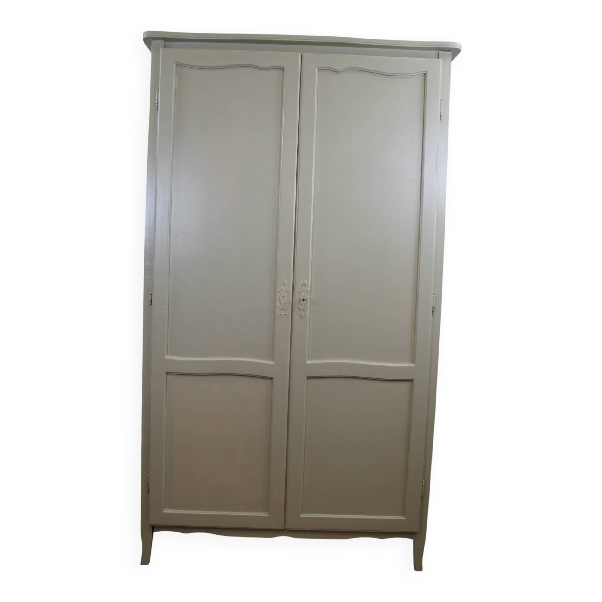 Armoire parisienne blanche avec penderie et étagères – France, années 1930