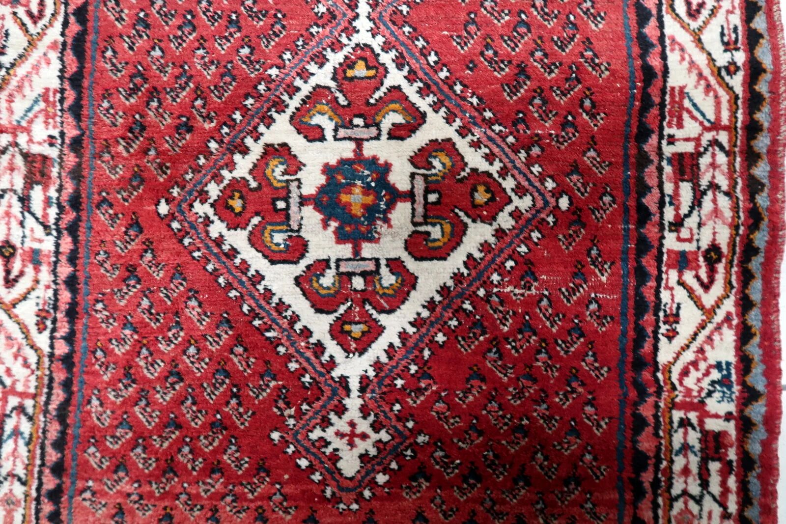 1950s Handmade Indian wool medallion rug, red, 102 × 159 cm - 1C1296