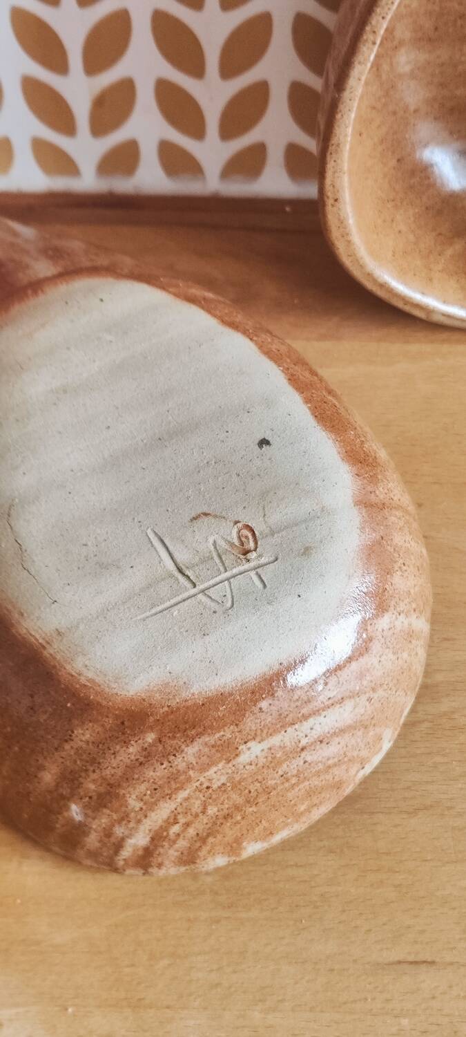 Glazed stoneware bowls for aperitifs or as catchalls in the shape of a walnut, signed.